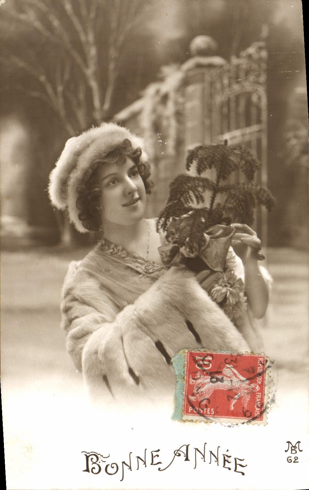 Mujer de la fantasía de la POSTAL de la VENDIMIA