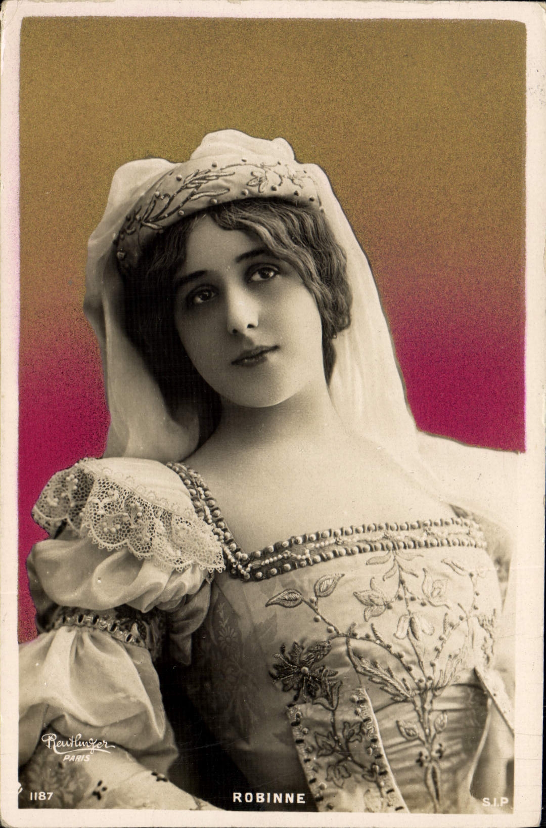 CPA Fantaisie Femme Robinne