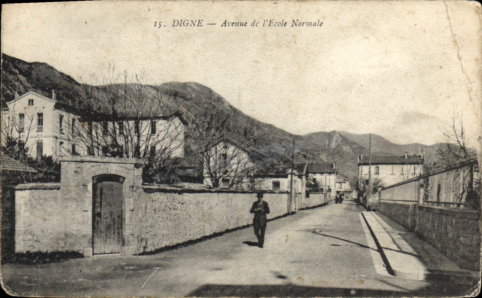 VINTAGE POSTCARD Worthy Avenue De I' Teacher training school