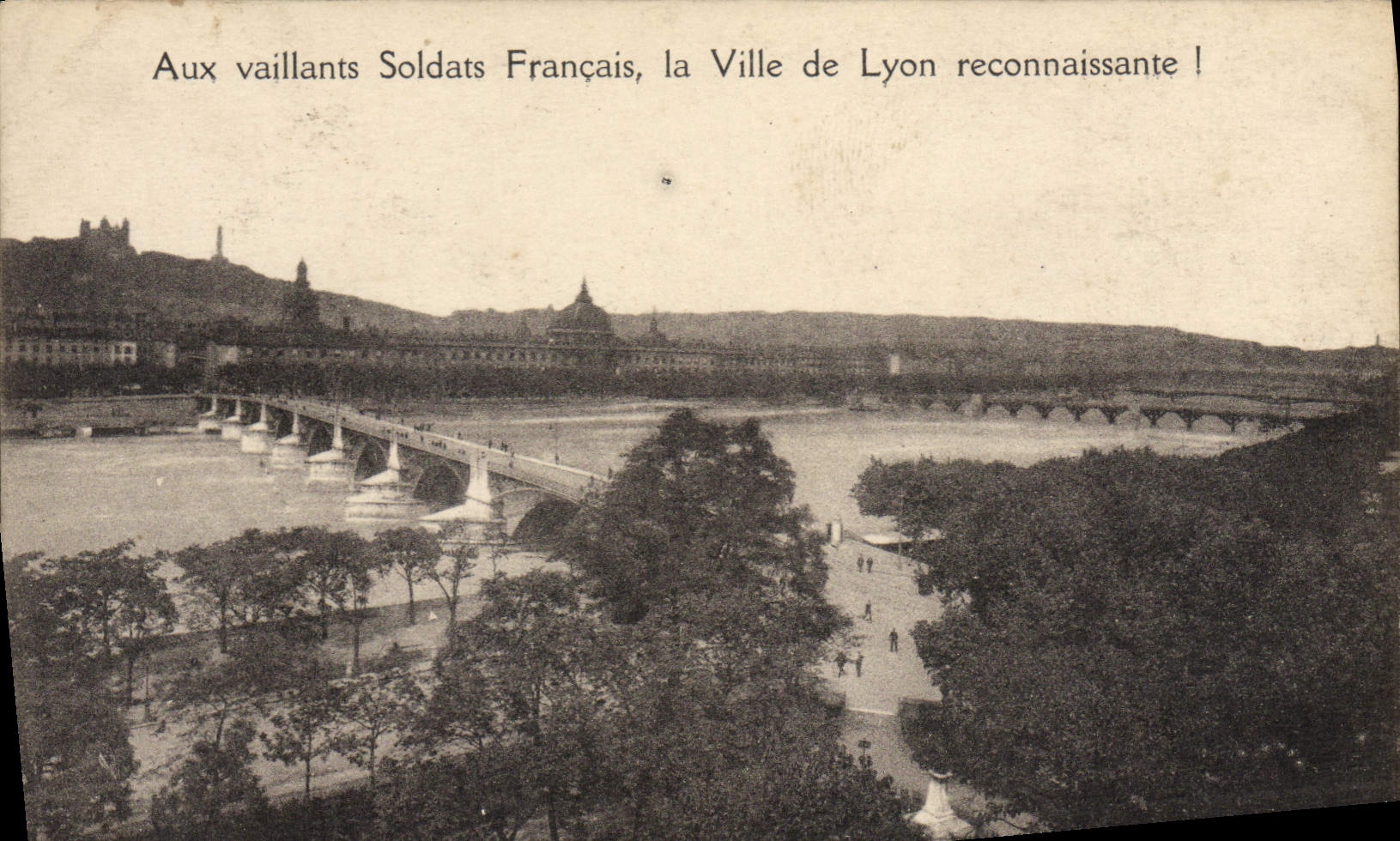 VINTAGE POSTCARD With the Valiant French Soldiers the grateful Town Of Lyon! Militaria