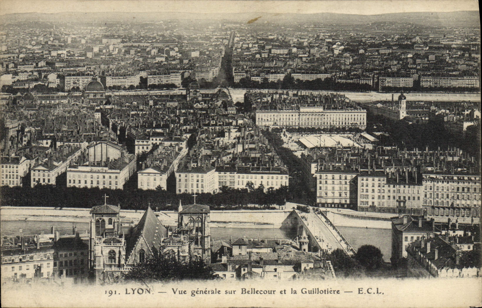 VINTAGE POSTCARD Lyon View On Bellecour And Guillotiere