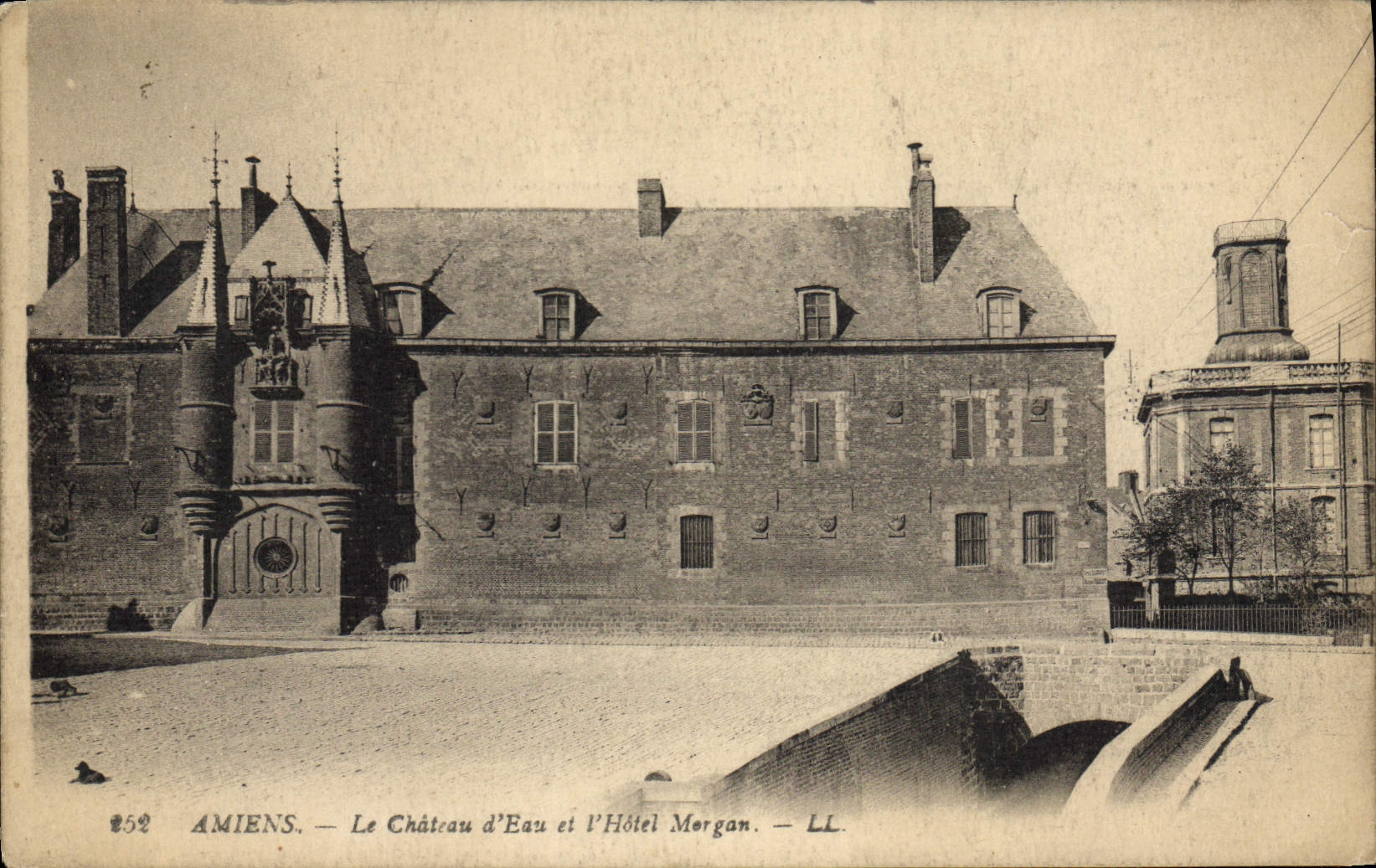 VINTAGE POSTCARD Amiens the Water Tower And I' Hotel Morgan