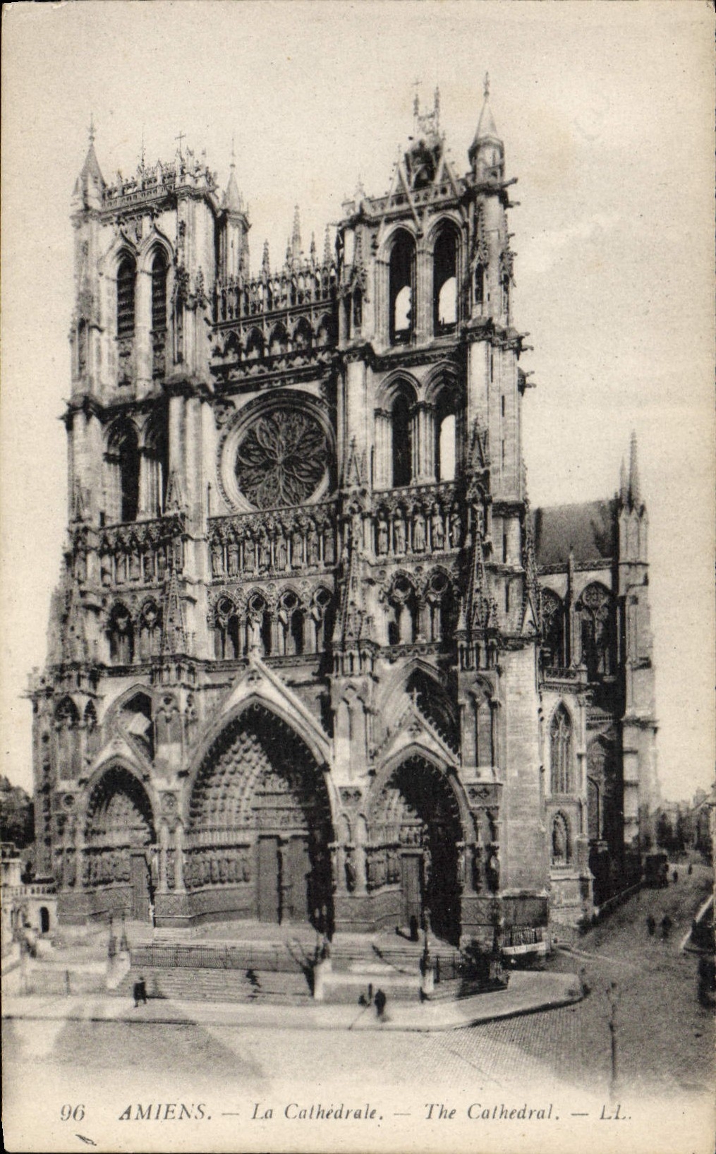 VINTAGE POSTCARD Amiens the Cathedral