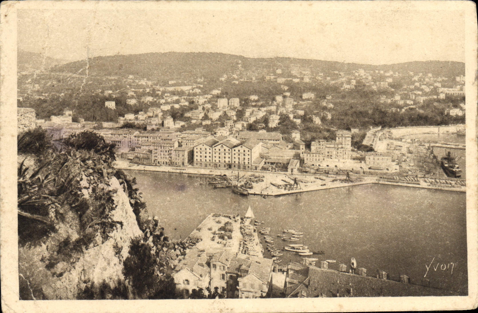 Niza de la POSTAL de la VENDIMIA entrada del puerto hacia el montaje del boro