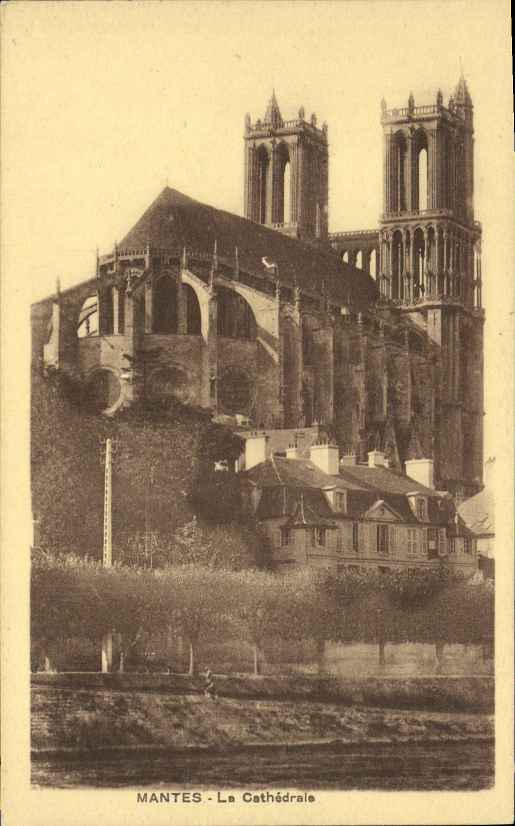 VINTAGE POSTCARD Mantes the Cathedral
