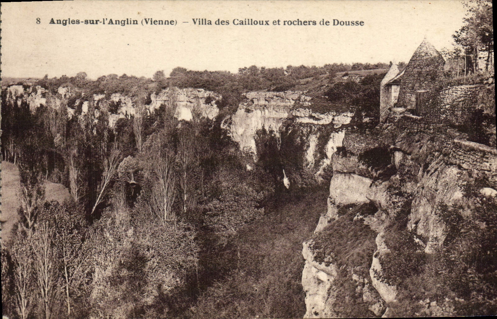 CPA Angles Sur I'Anglin Villa Des Cailloux Et Rochers De Dousse