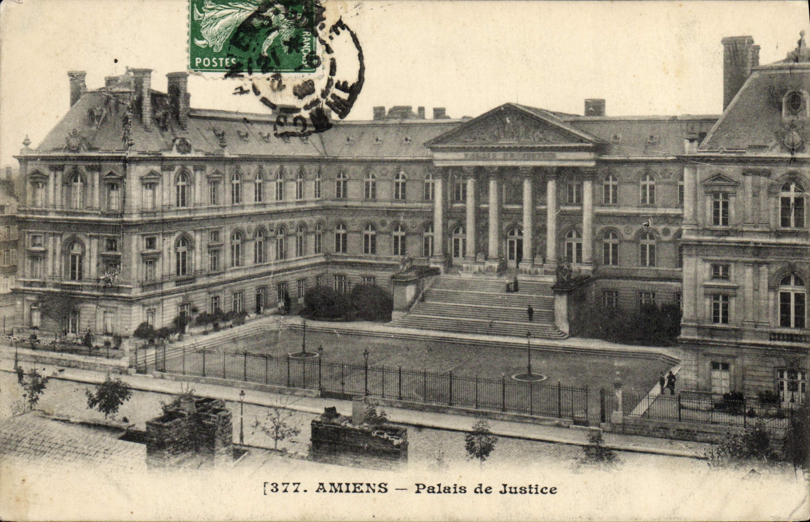 VINTAGE POSTCARD Amiens Law courts