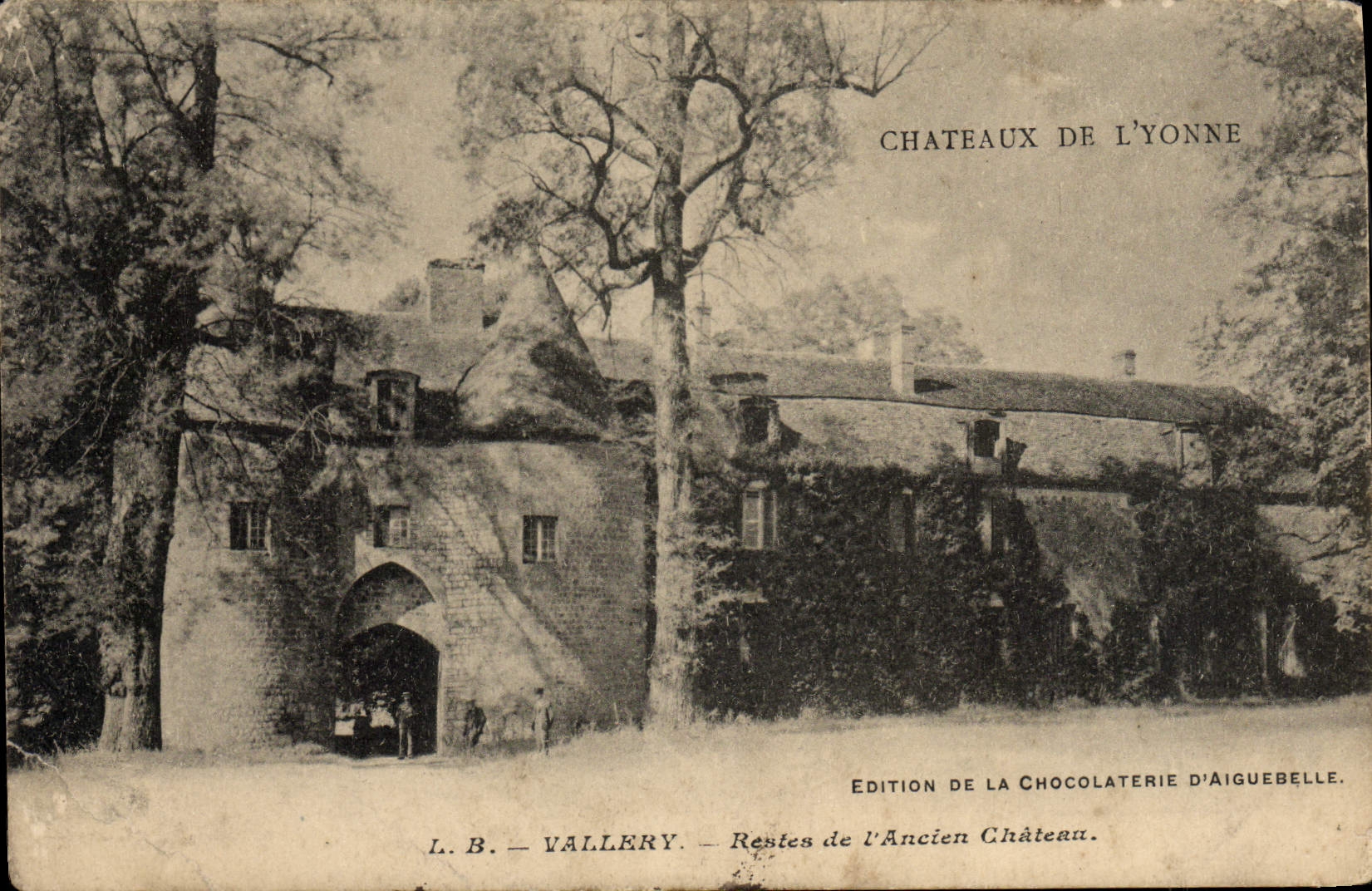 VINTAGE POSTCARD Vallery Revenues of the Old Castle
