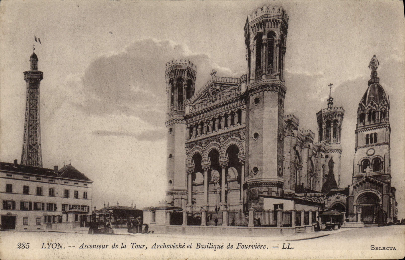 Elevador de Lyon de la POSTAL de la VENDIMIA del palacio y de la basílica del arzobispo de la torre de Fourviere
