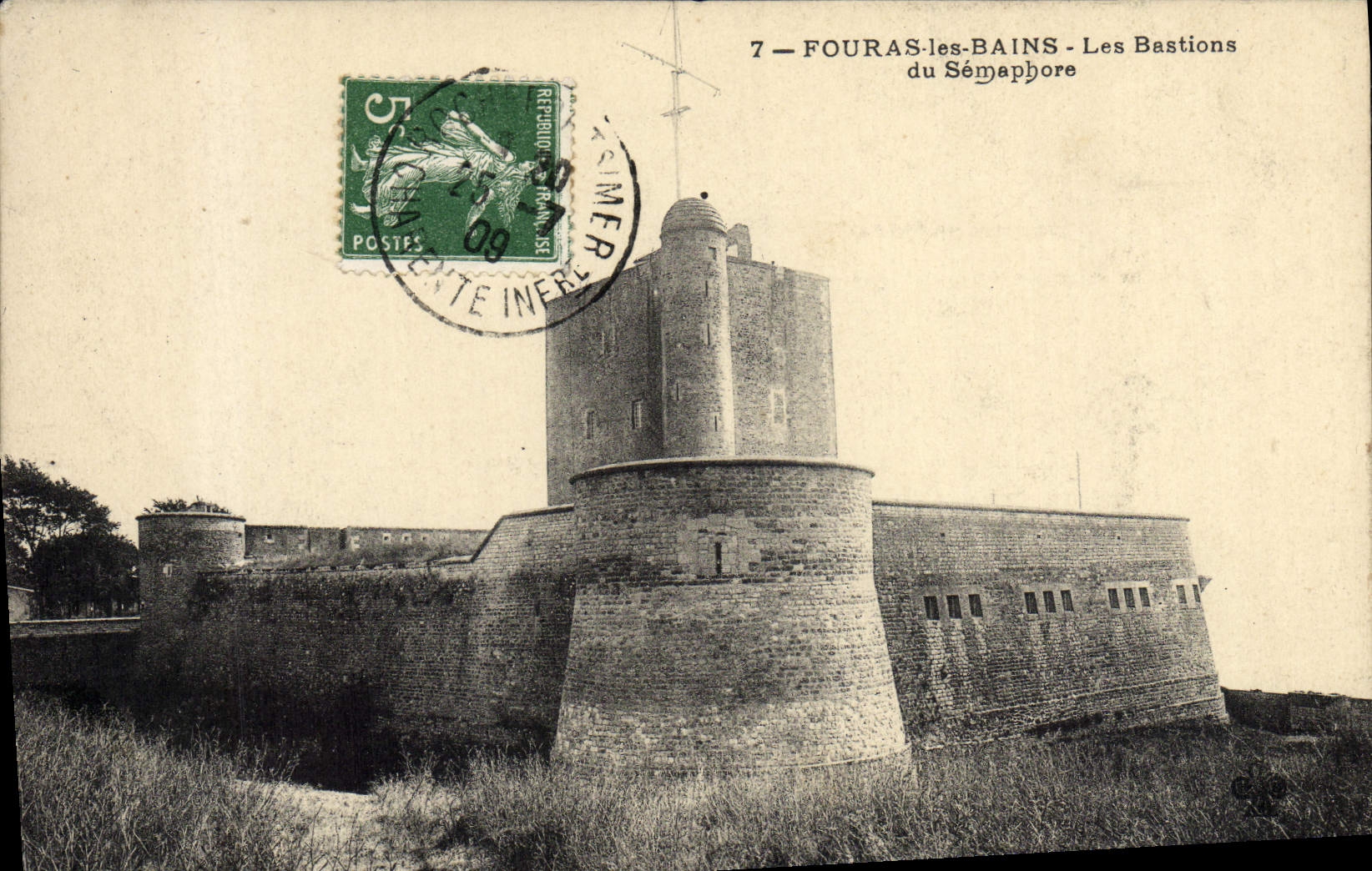 VINTAGE POSTCARD Fouras les Bains Bastions of the semaphore