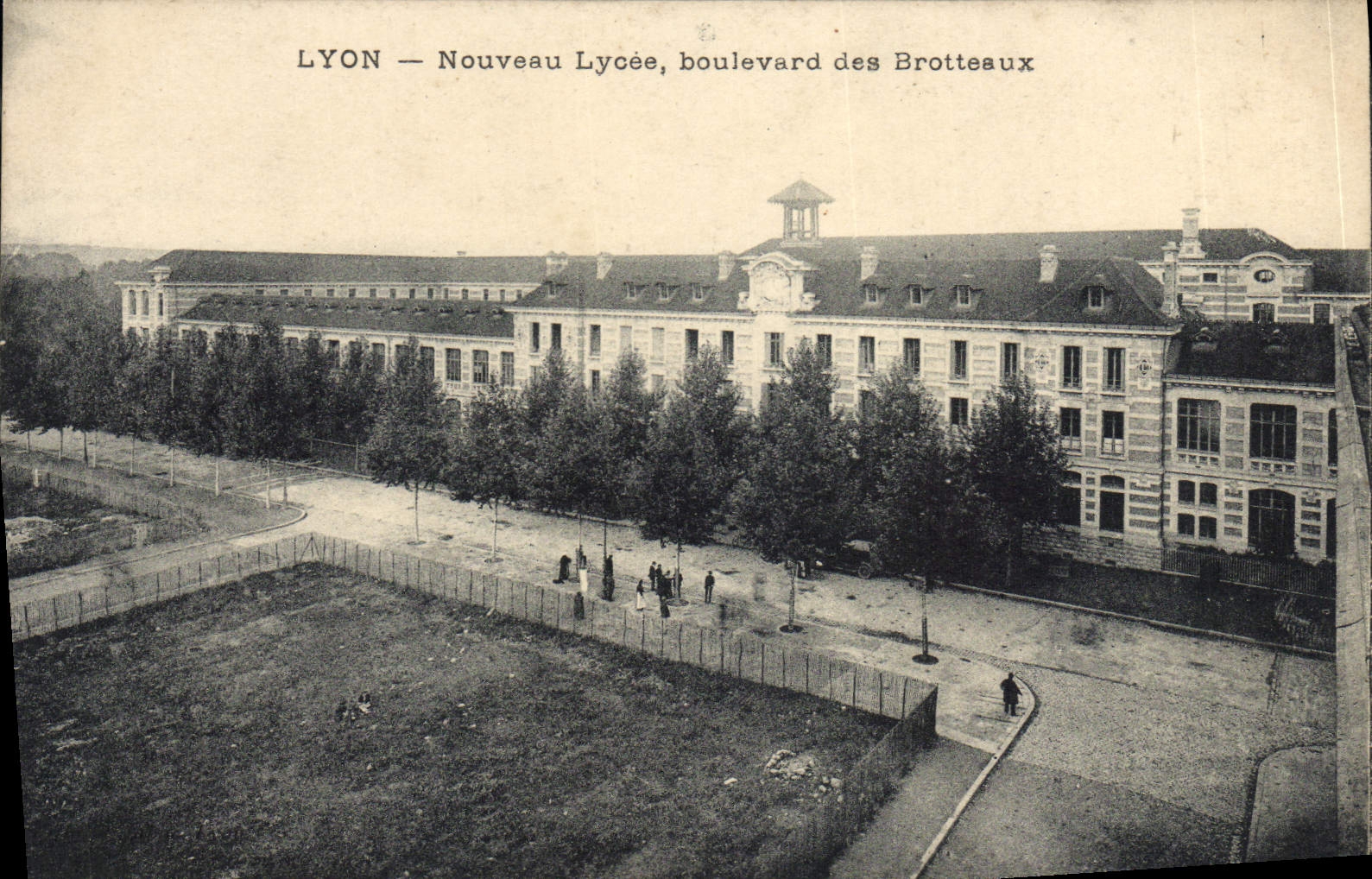 VINTAGE POSTCARD Lyon New College Boulevard of Brotteaux
