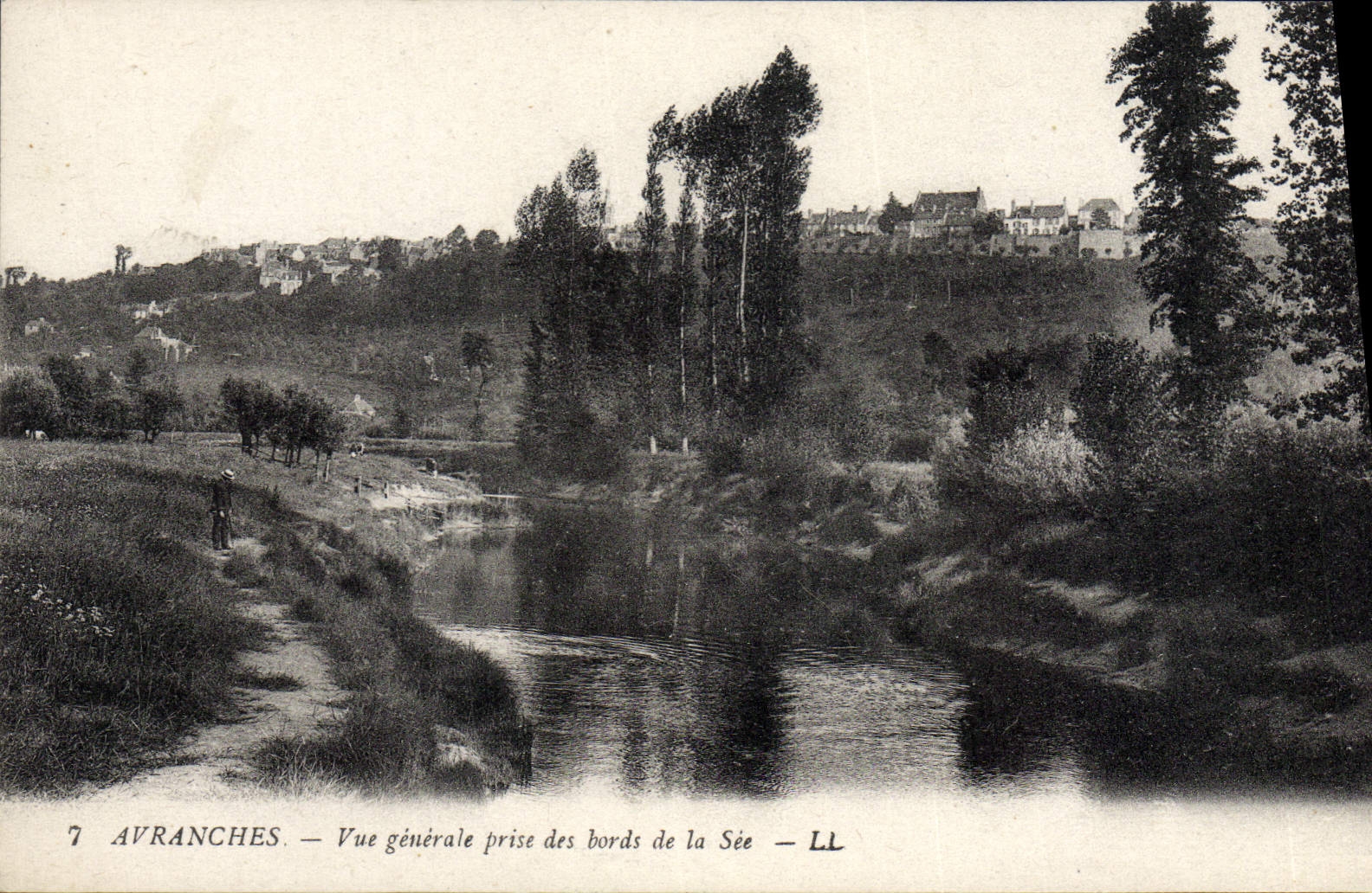CPA Avranches Vue Generale Prise des bords de la See