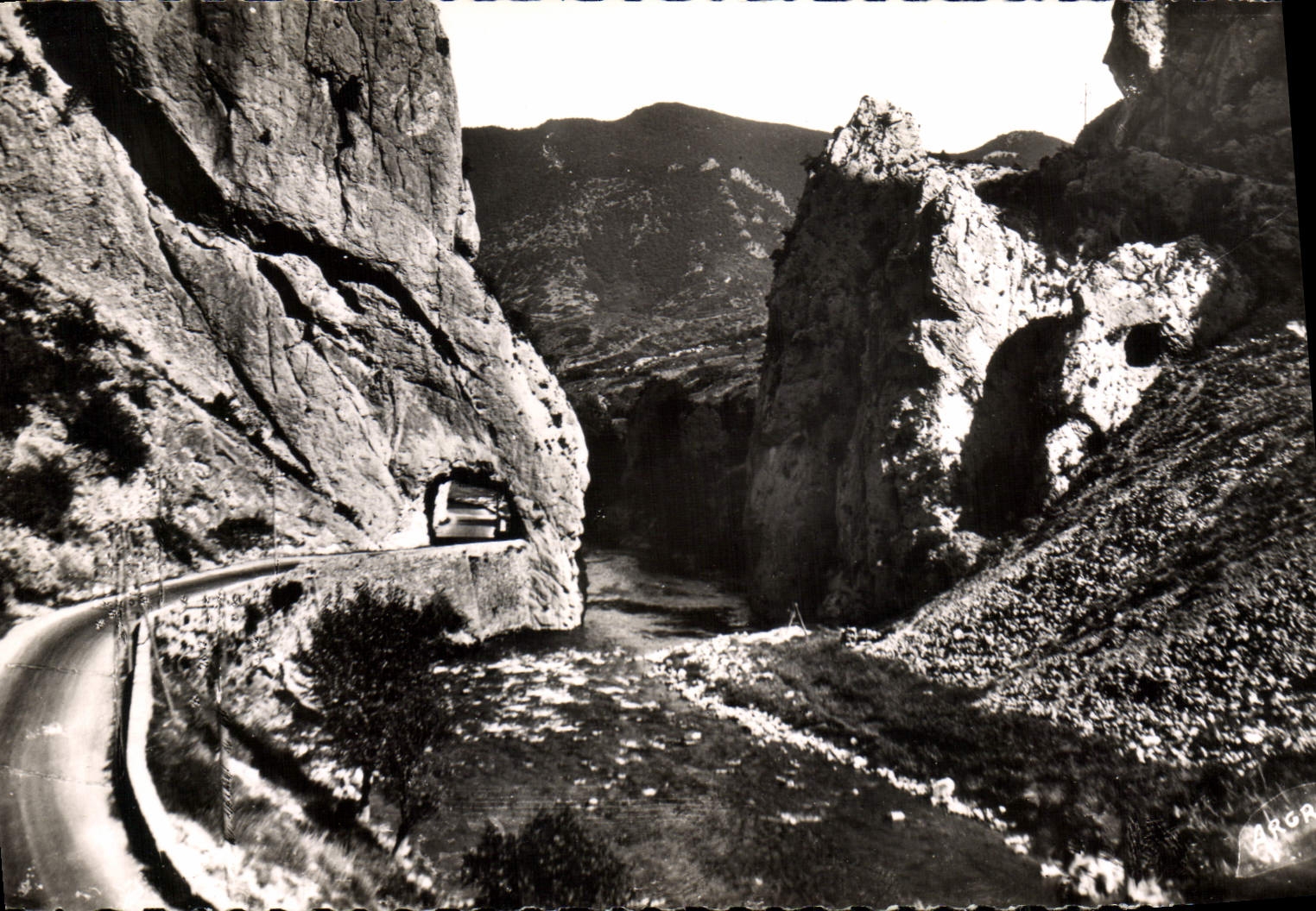 MODERN CARD Vallee of the Aude Led frays of Pierre Lys the hole of the cure