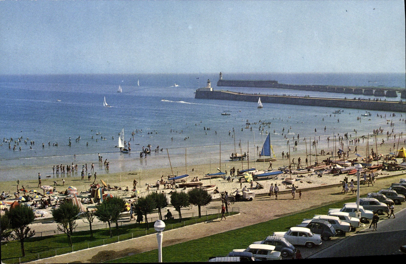 POSTAL MODERNA Sables d'Olonne entrado del puerto visto de la playa