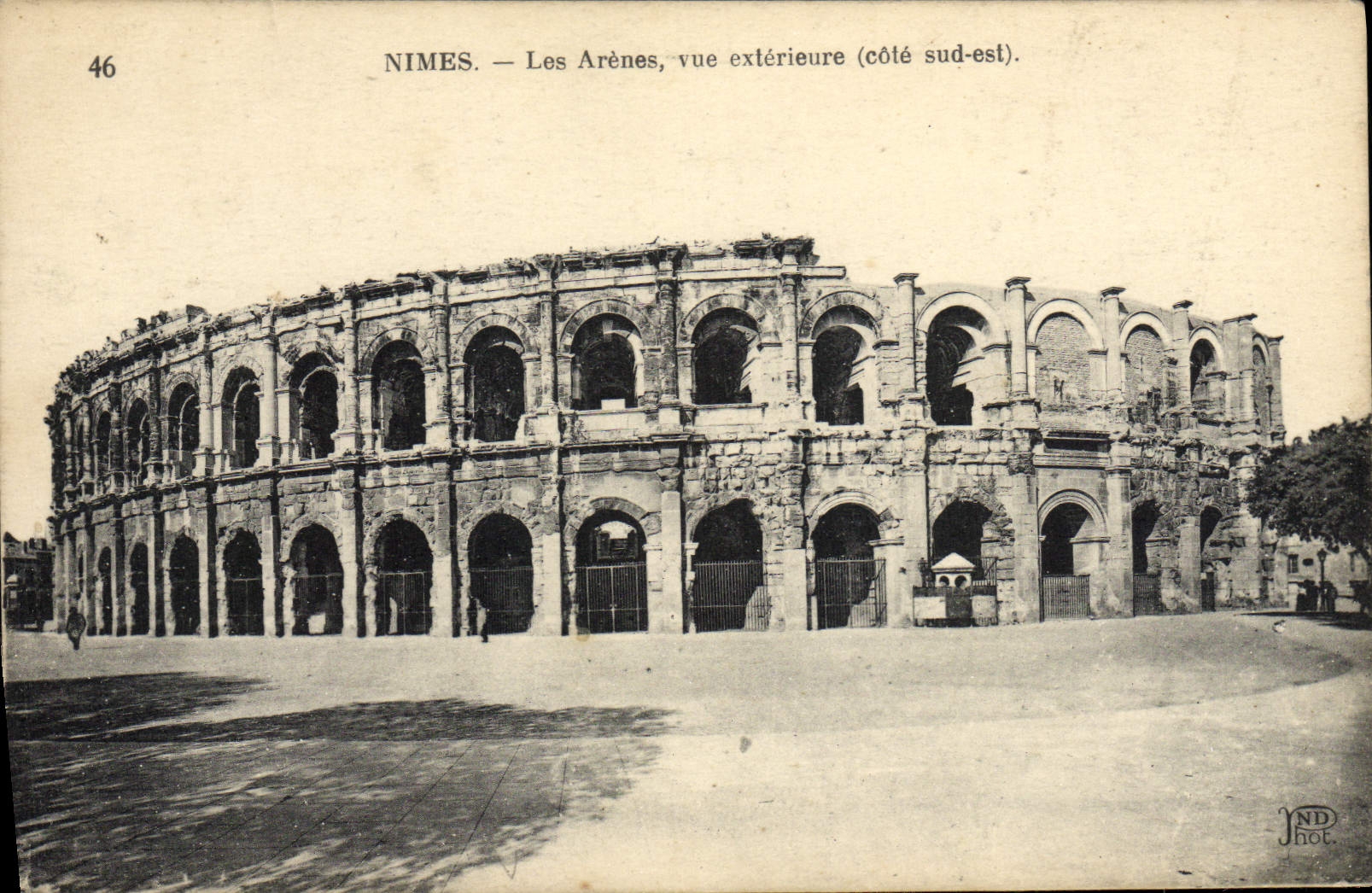 CPA Nimes les Arenes Vue Exterieure 