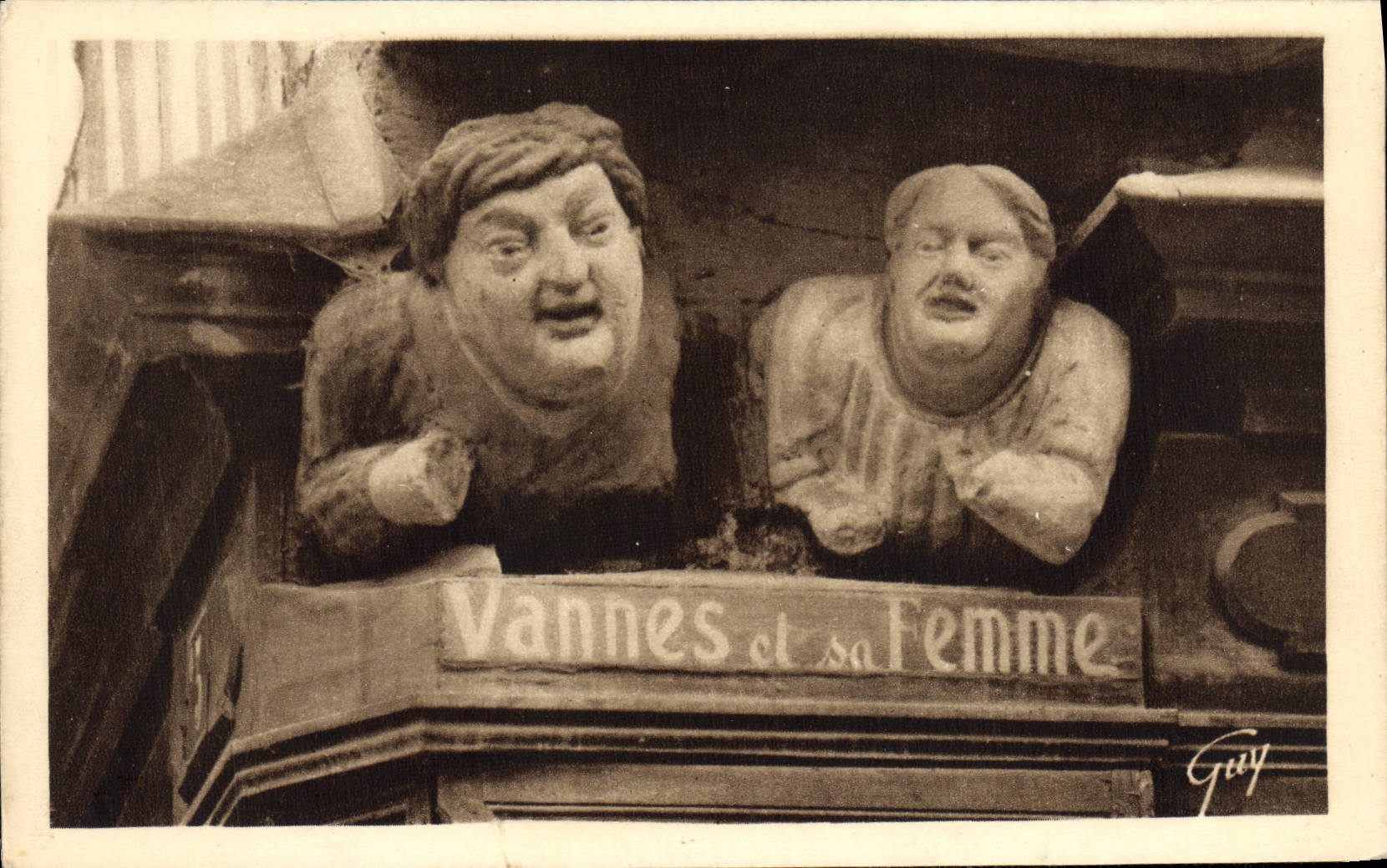 VINTAGE POSTCARD Vannes Groups Grotesque Of a Household calls Vannes and his wife