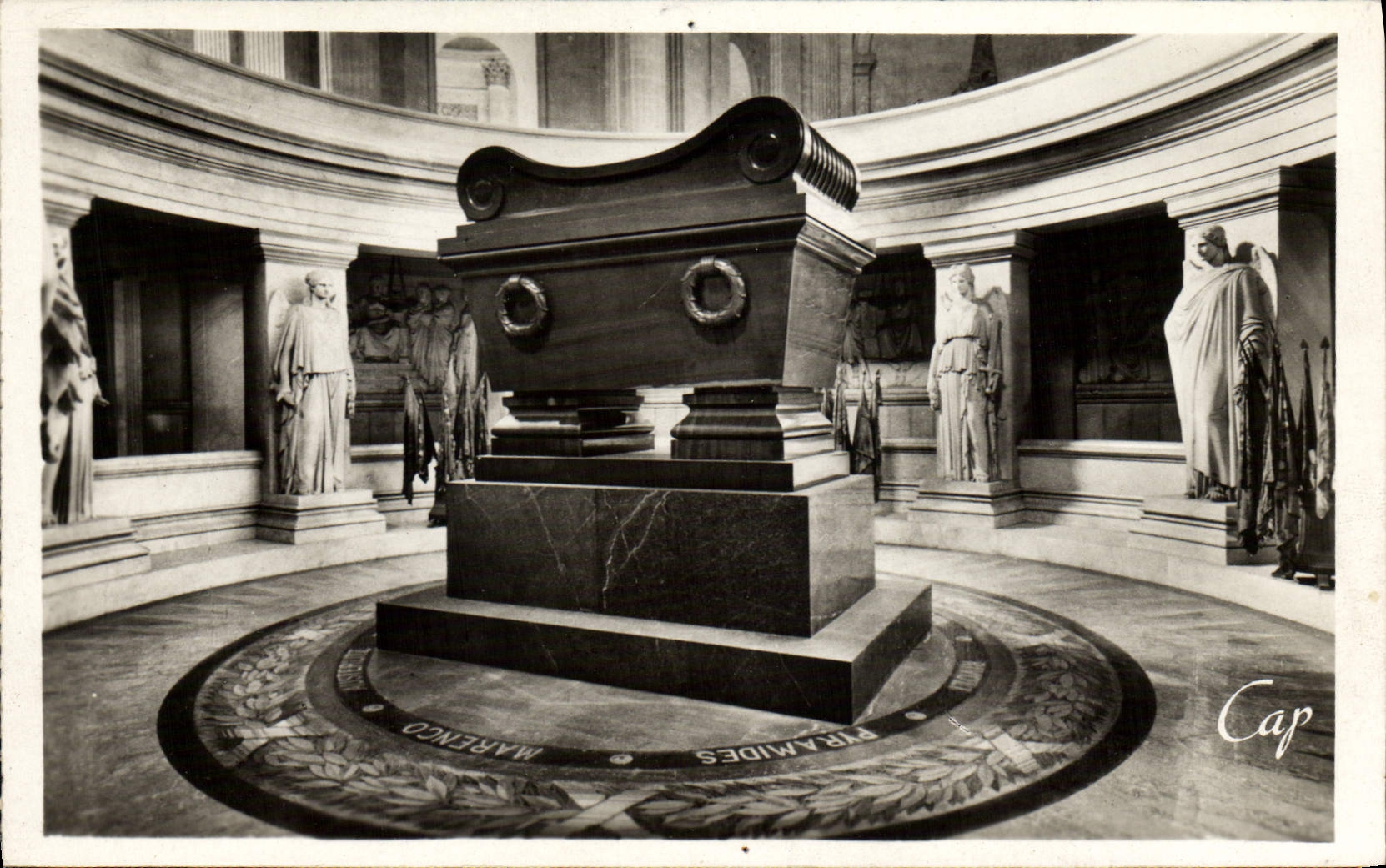 CPM Paris Le Tombeau De Napoleon 1er