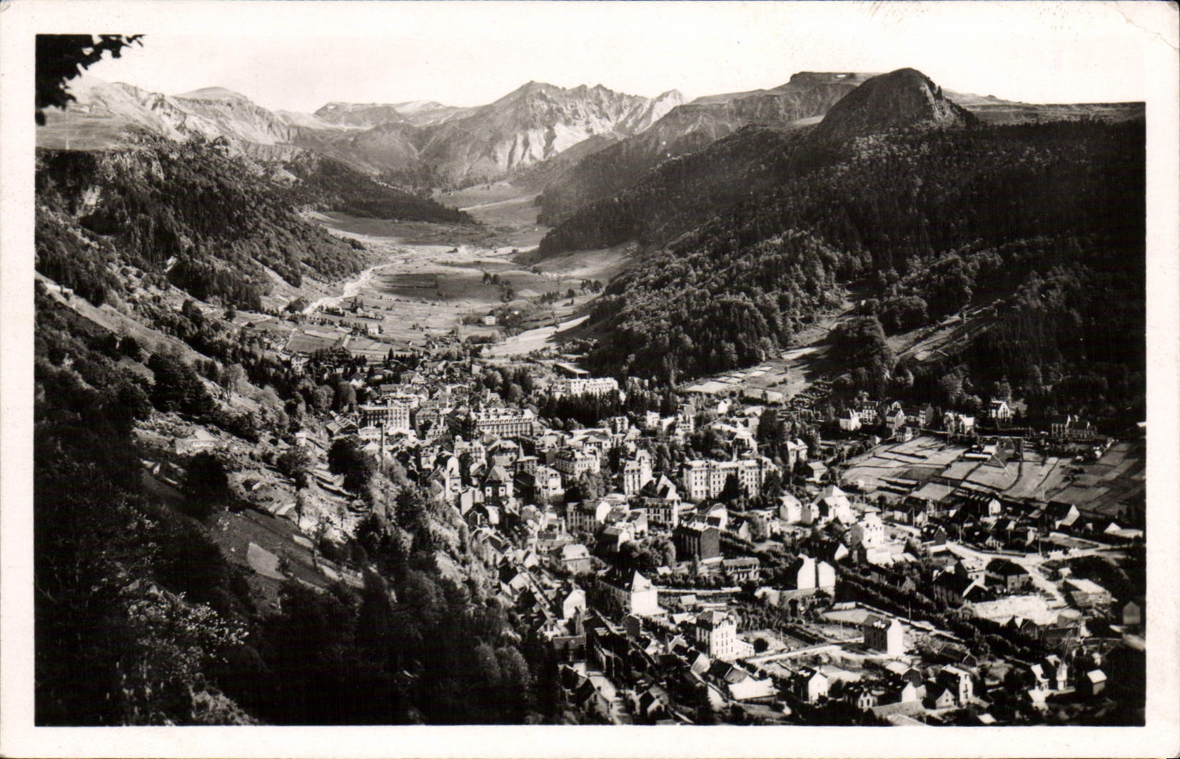 MODERN CARD Mont Les Bains Gilds View city In the center Puy de Sancy