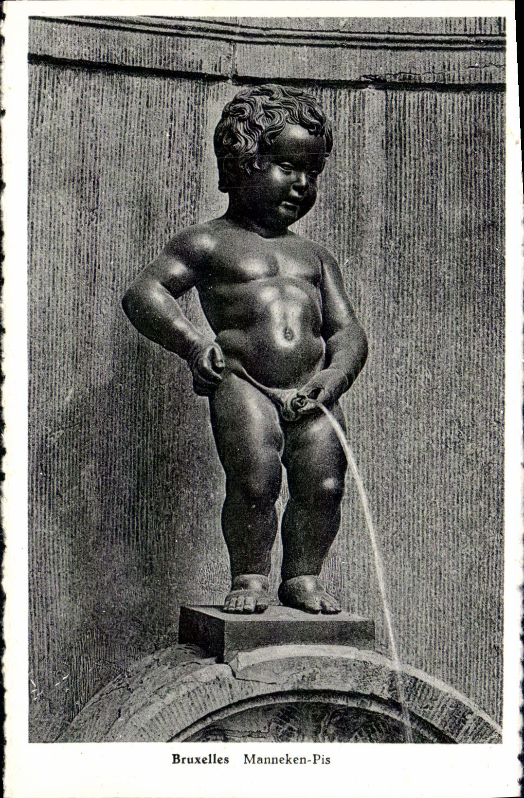 VINTAGE POSTCARD Brussels Manneken Worse