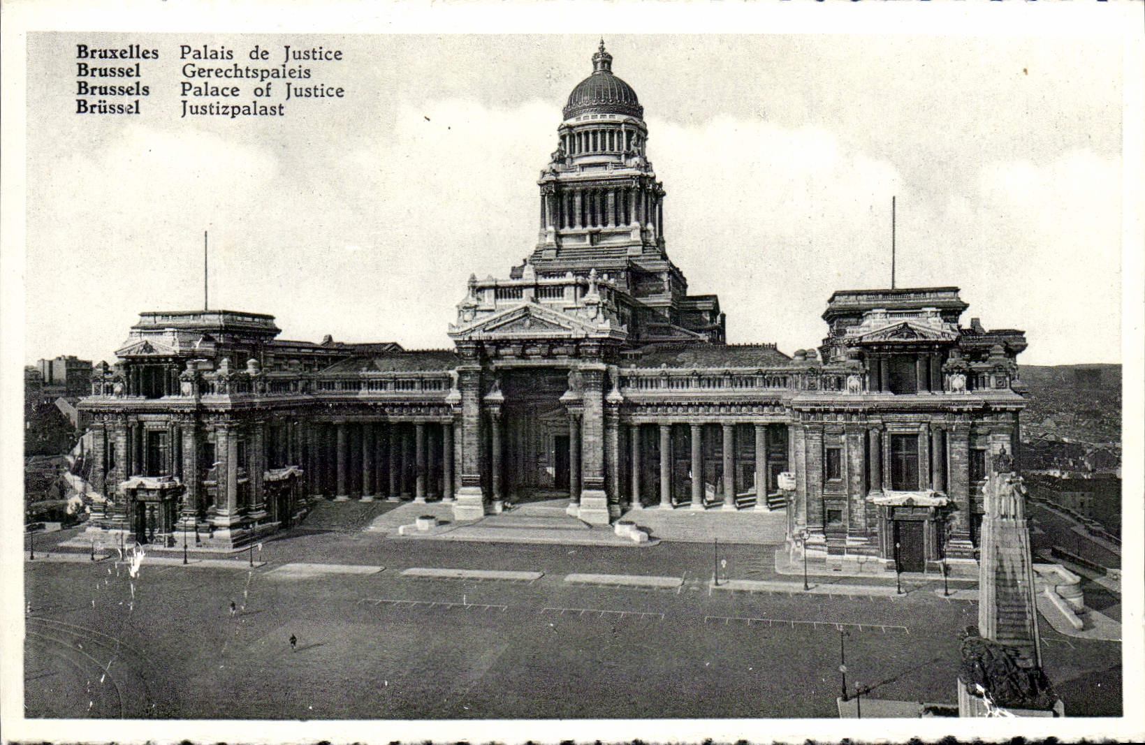 VINTAGE POSTCARD Brussels Law courts