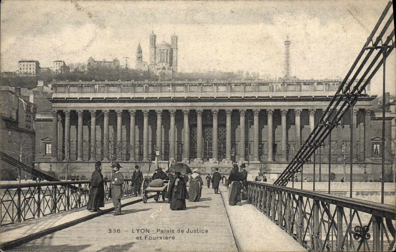 VINTAGE POSTCARD Lyon Law courts And Fourviere