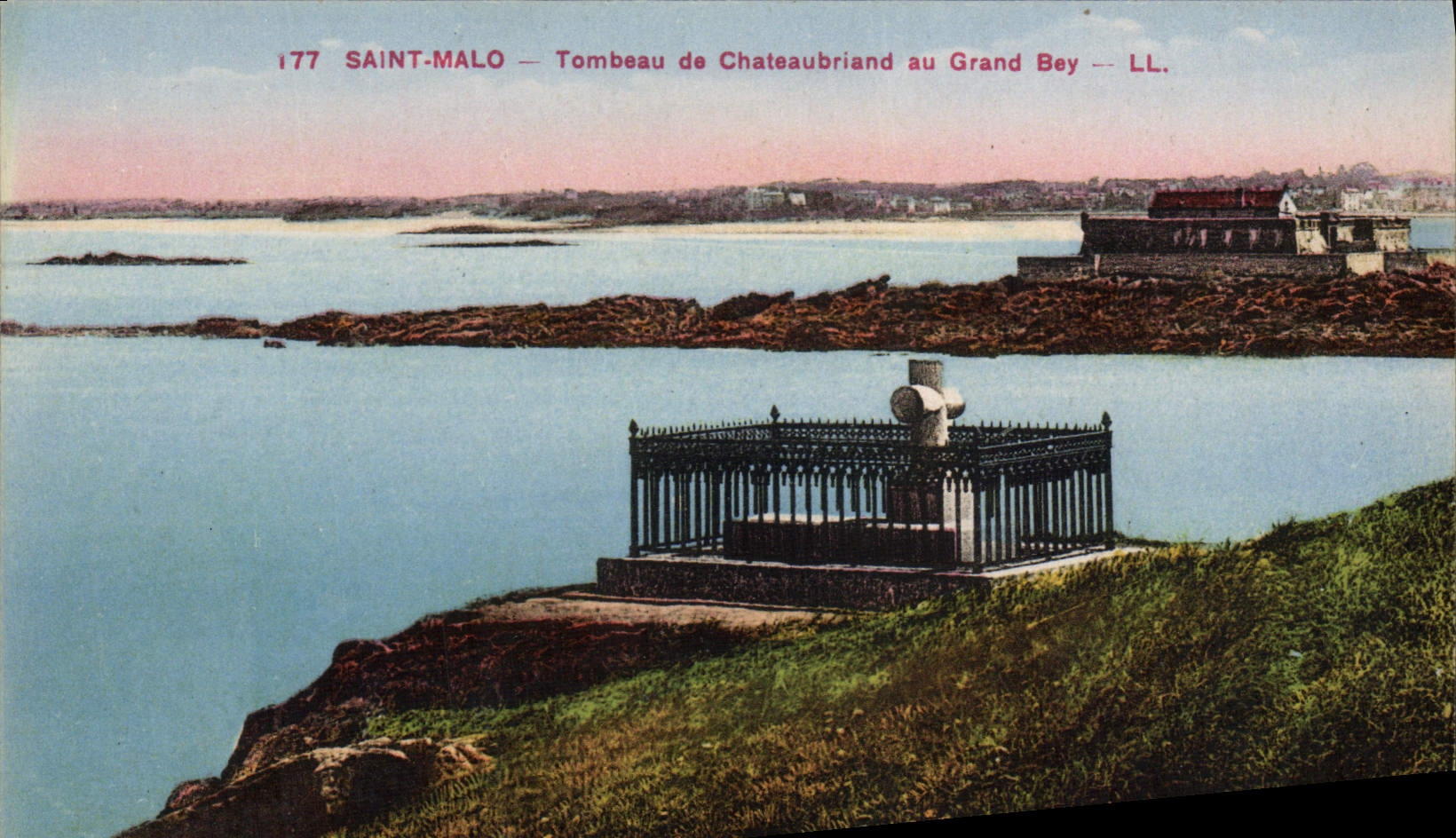 CPA St Malo Tombeau De Chateaubriand Au Grand Bey