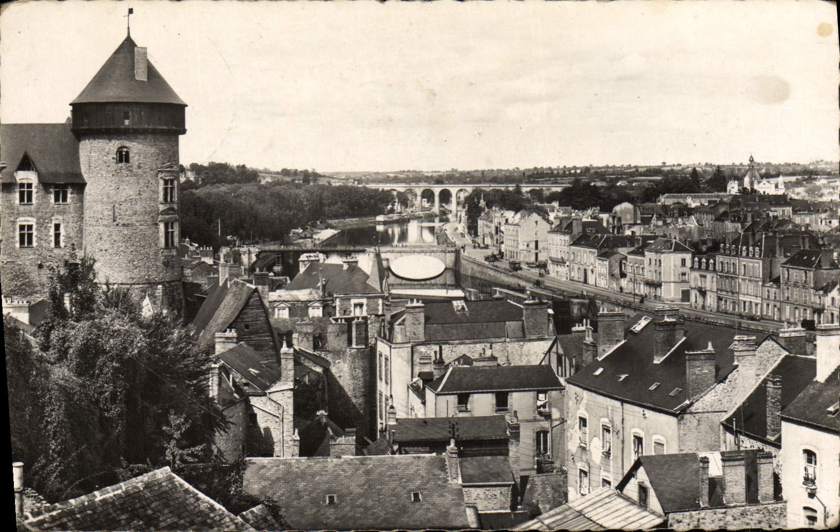 POSTAL MODERNA opinión de Laval