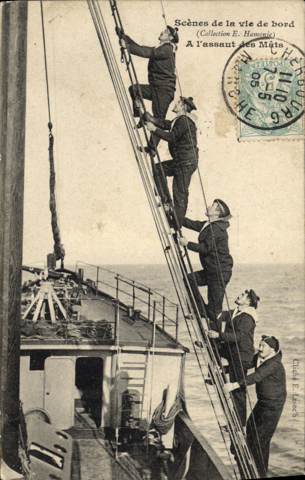 CPA Bateau Guerre Scenes de la vie a bord a l'assaut des mats 