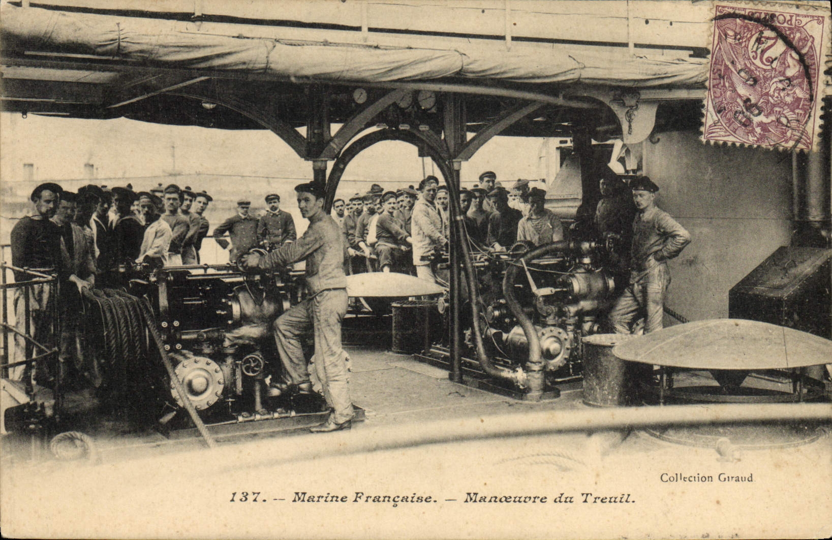 VINTAGE POSTCARD Bateau War Operates Winch