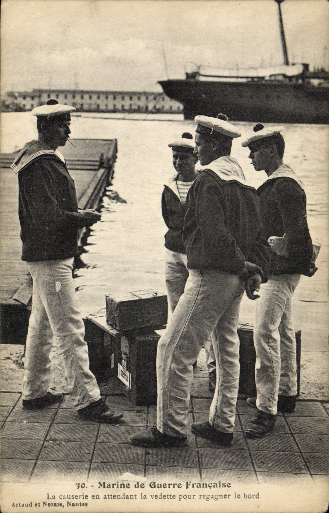 CPA Bateau Guerre Marine de guerre La causerie en attendant la vedette pour regagner le bord 