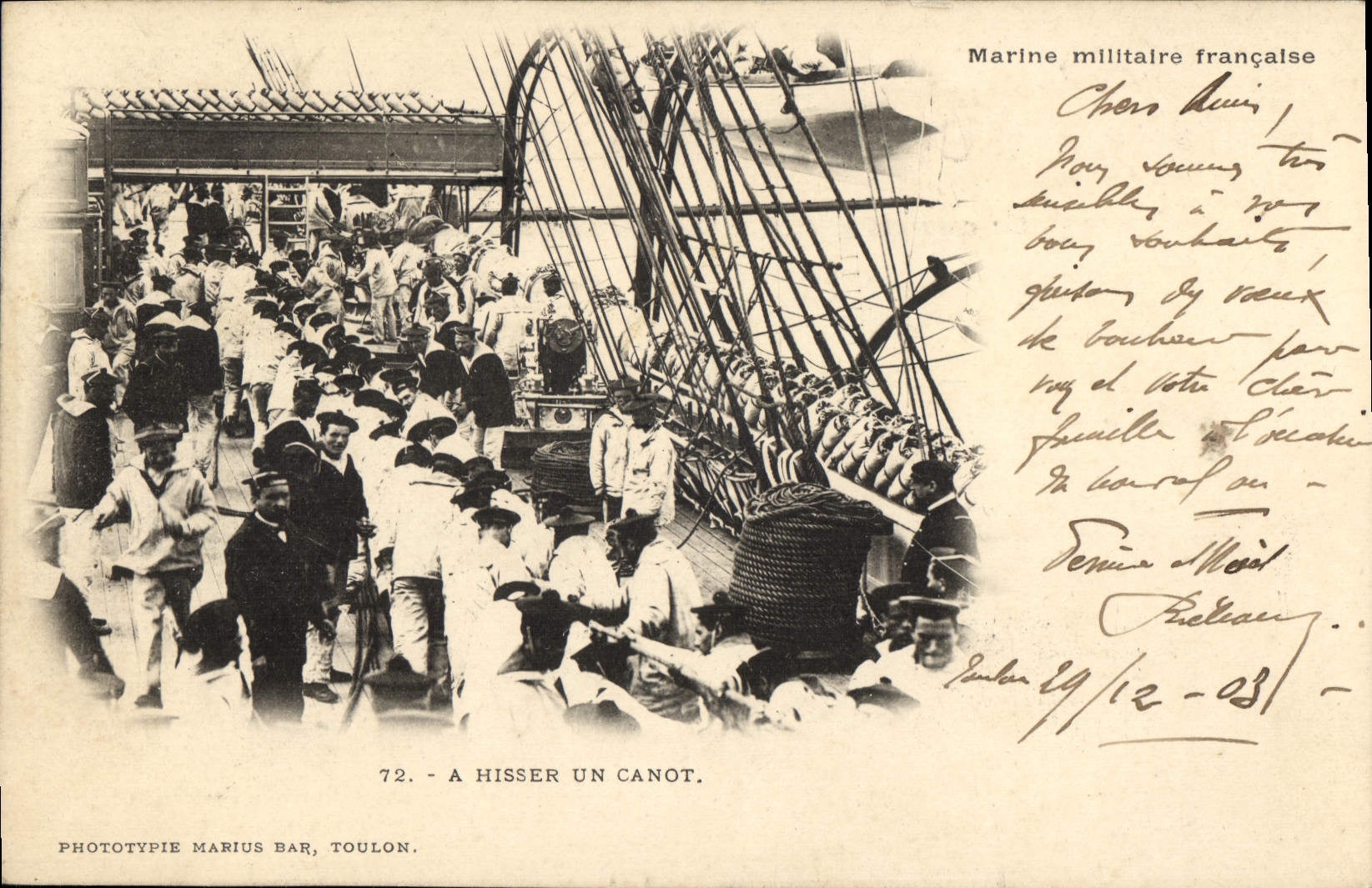 VINTAGE POSTCARD Bateau War has to hoist a boat