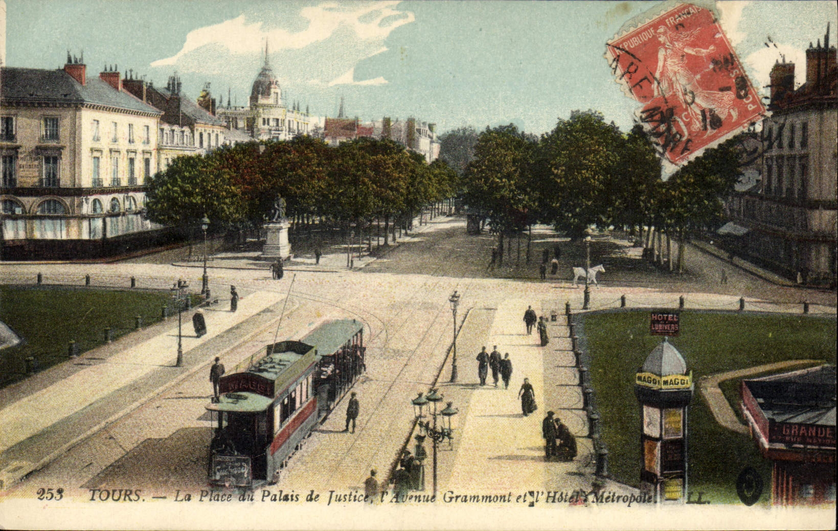 CPA Tramway Train Tours la place du palais de justice Avenue Grammont et l'hotel Metropole 