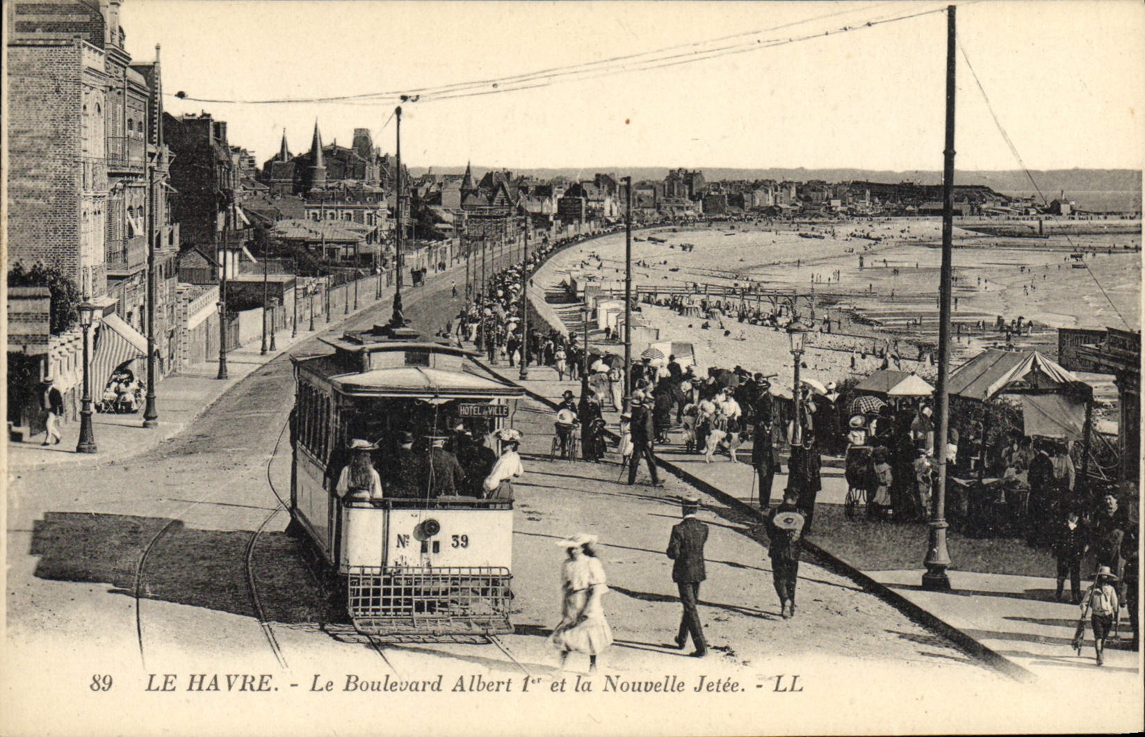 CPA Tramway Train Le Havre Le boulevard Albert 1er et la nouvelle jetee