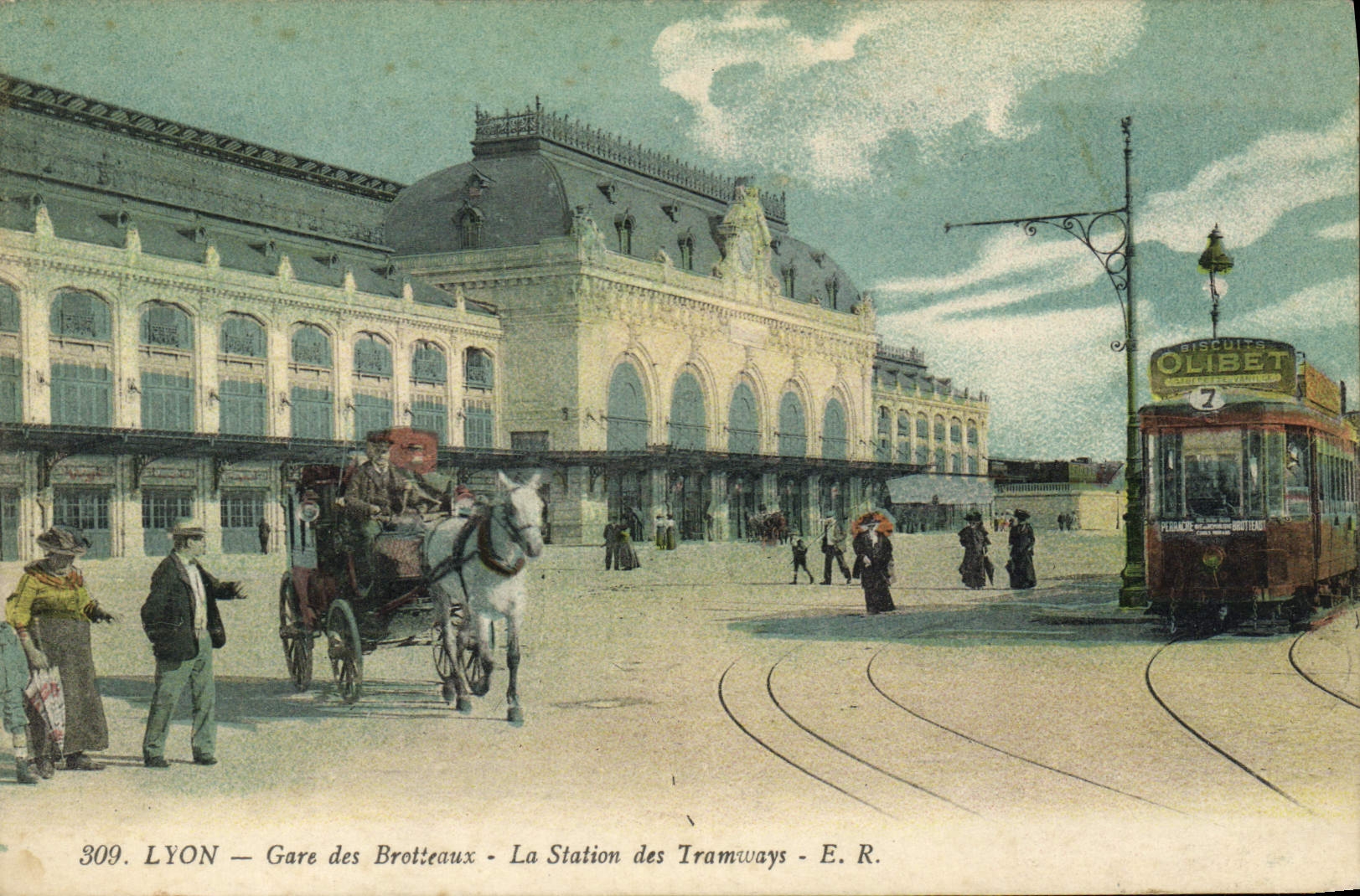 CPA Tramway Train Lyon Gare des Brotteaux La station des tramways Biscuits Olibet