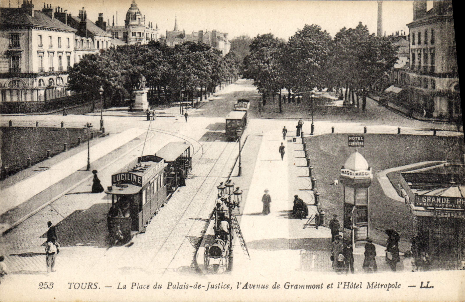 CPA Tramway Train Tours La place du palais de justice Avenue de Grammont et Hotel Metropole
