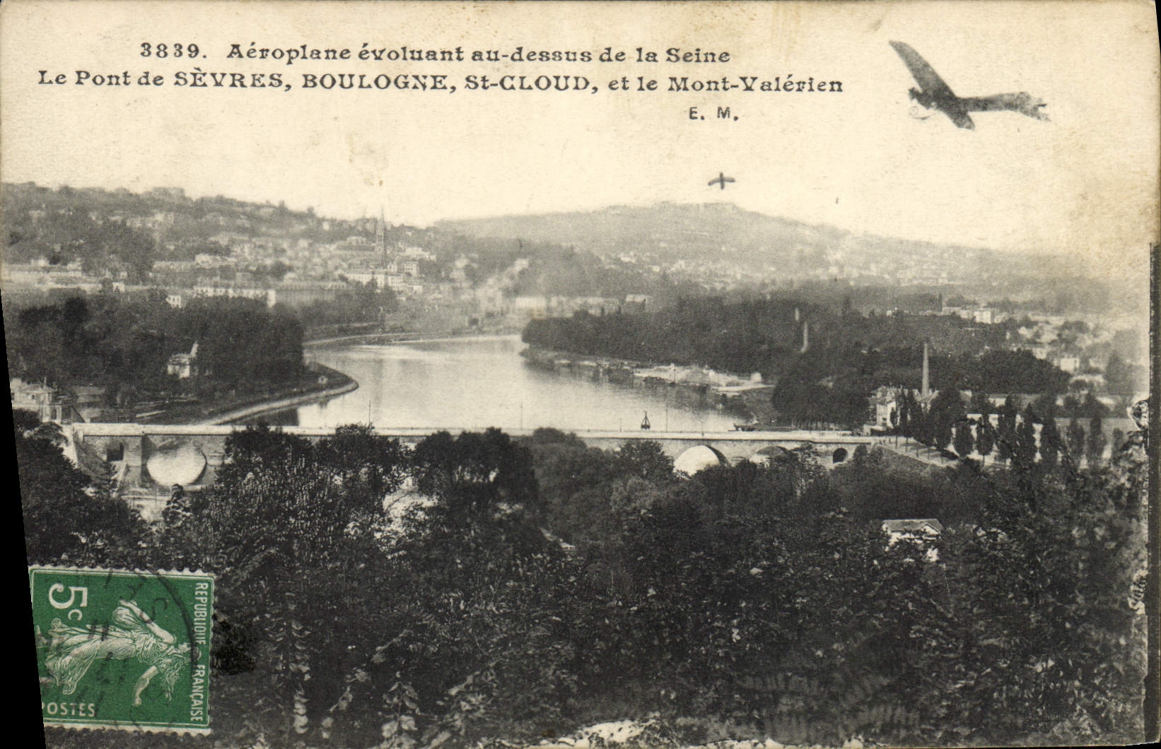 CPA Avion Aviation Aeroplane evoluant au dessus de la Seine le pont de Sevres Boulogne St Cloud et le Mont Valerien