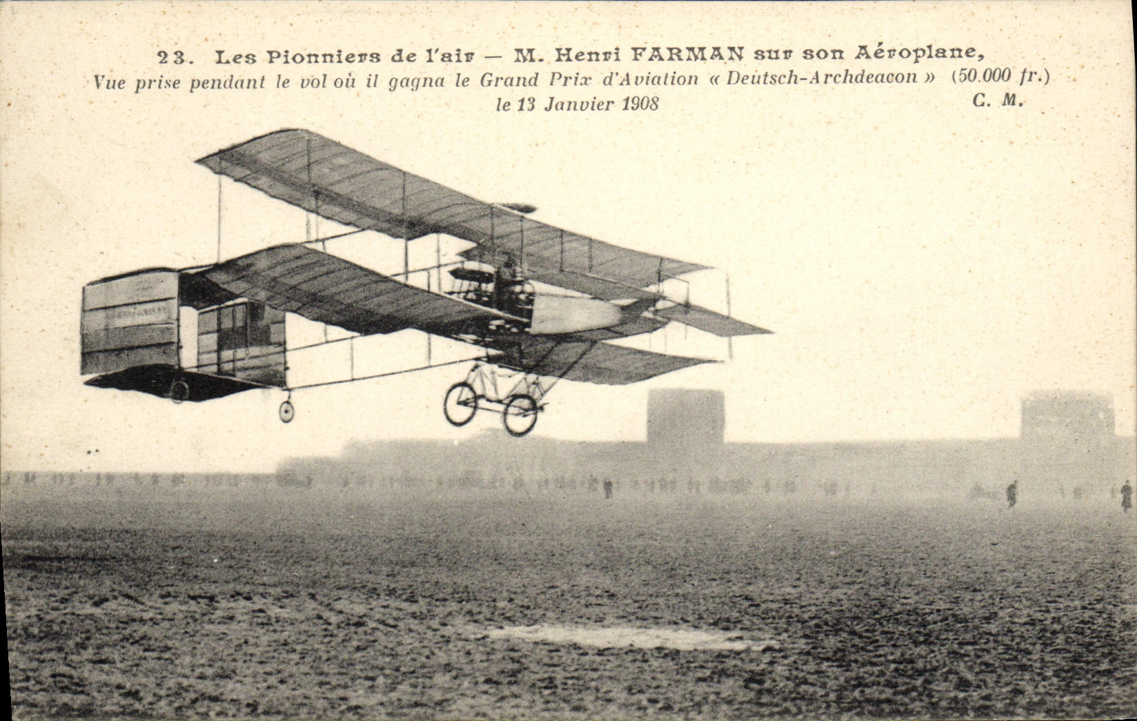 CPA Avion Aviation Henri Farman sur son aeroplane Vue prise pendant le vol Grand prix d'aviation Deutsch Archdeacon