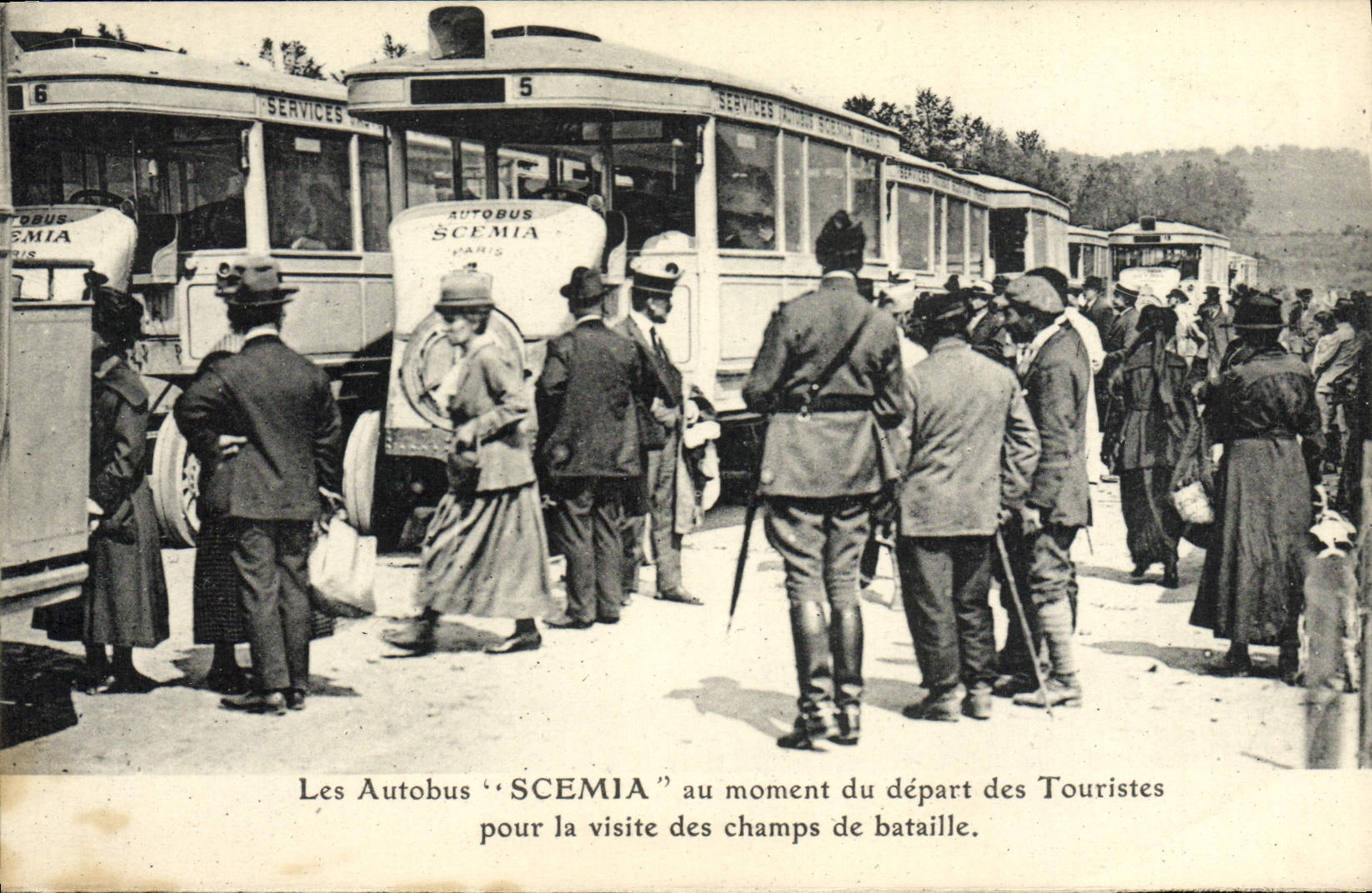 VINTAGE POSTCARD the Scemia Buses at the time of the departure of the tourists for the visit of the Militaria battle fields