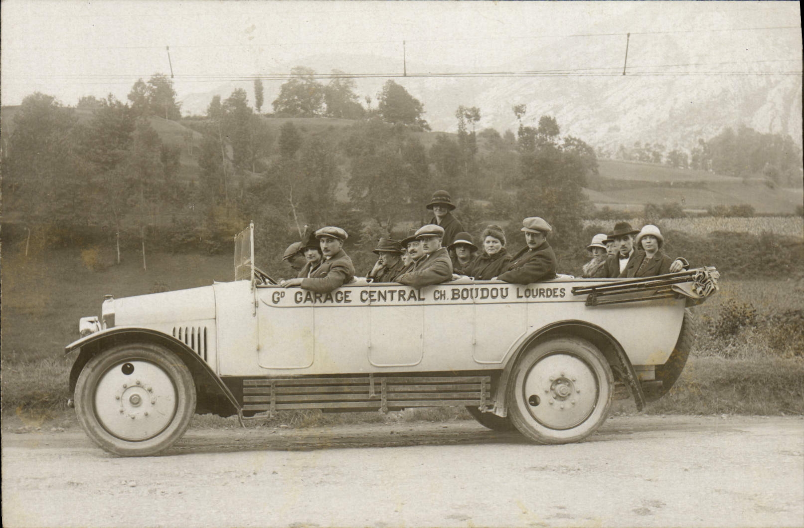 CPCARTE PHOTO Automobile Bus central Garage CH Boudou doors