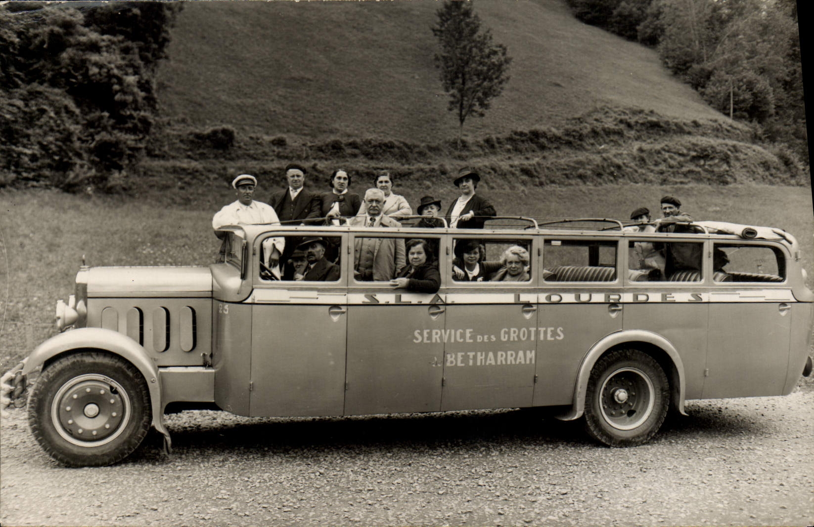 Real photo Automobile Bus On the way for Cauterets Bridge of Spain 1939 Caves of Betharram