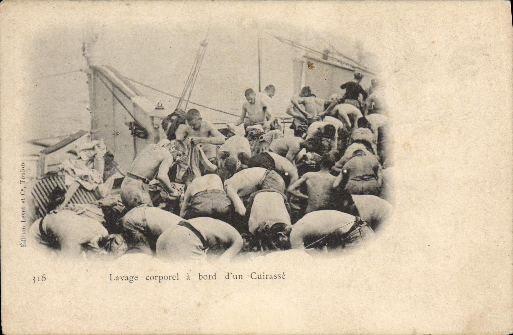 VINTAGE POSTCARD Bateau War body Washing has edge of an armor