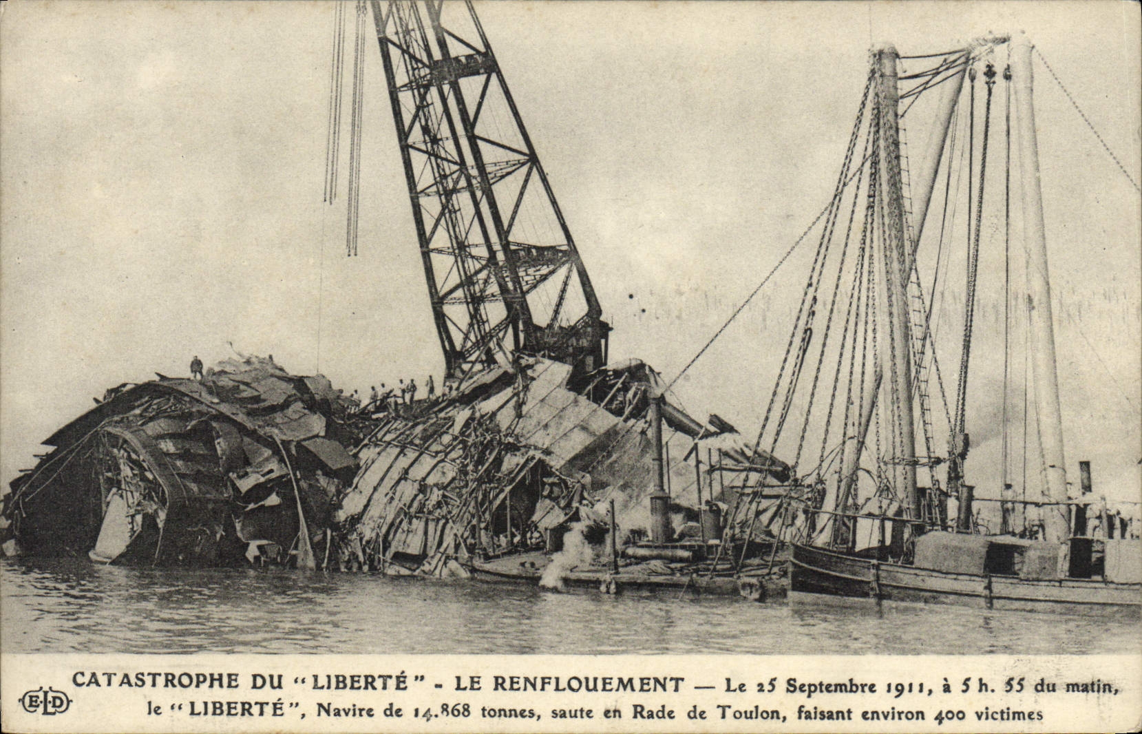 CPA Bateau Guerre Catastrophe du Liberte Le renflouement 
