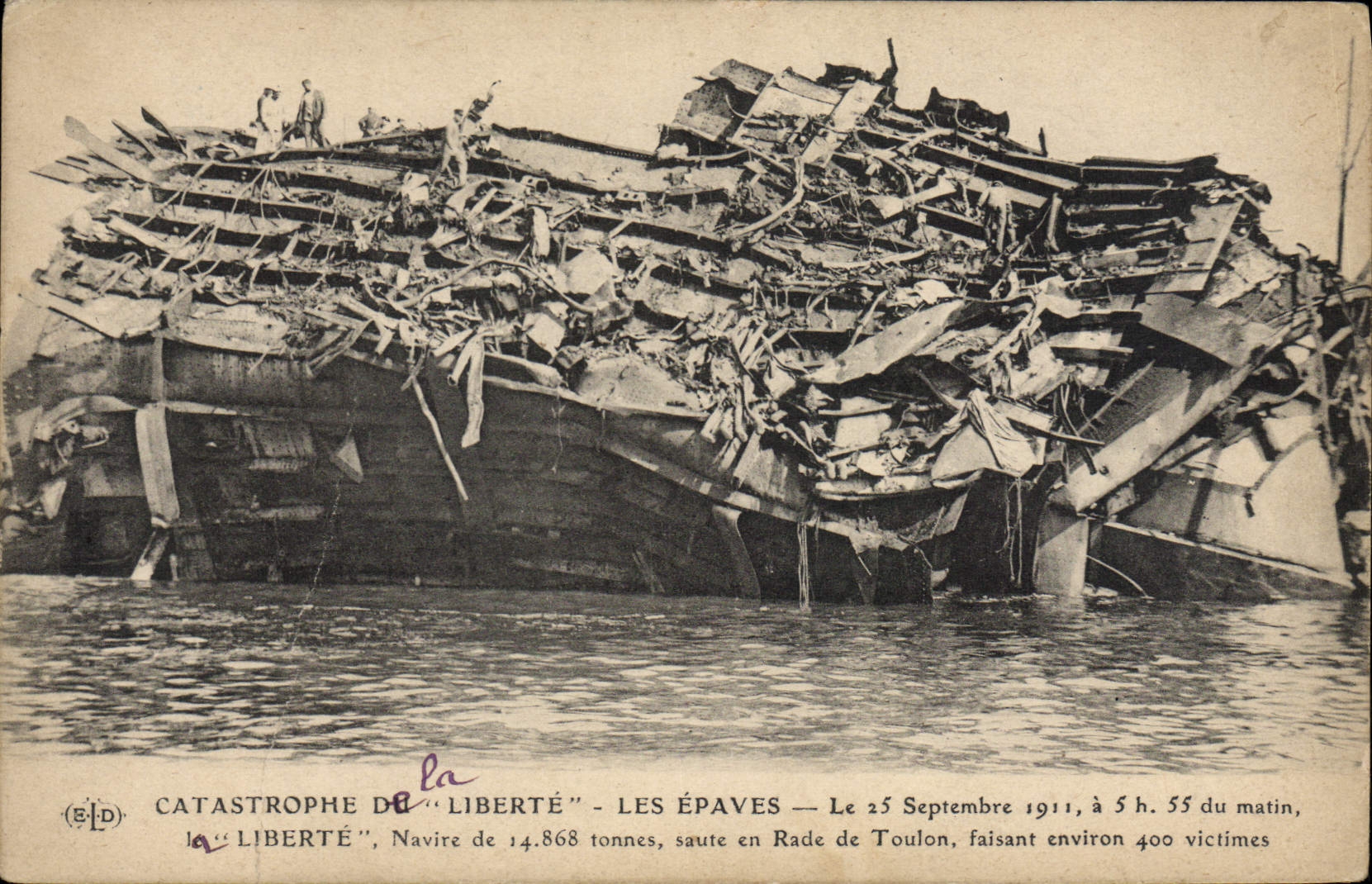 CPA Bateau Guerre Catastrophe du Liberte Les epaves 