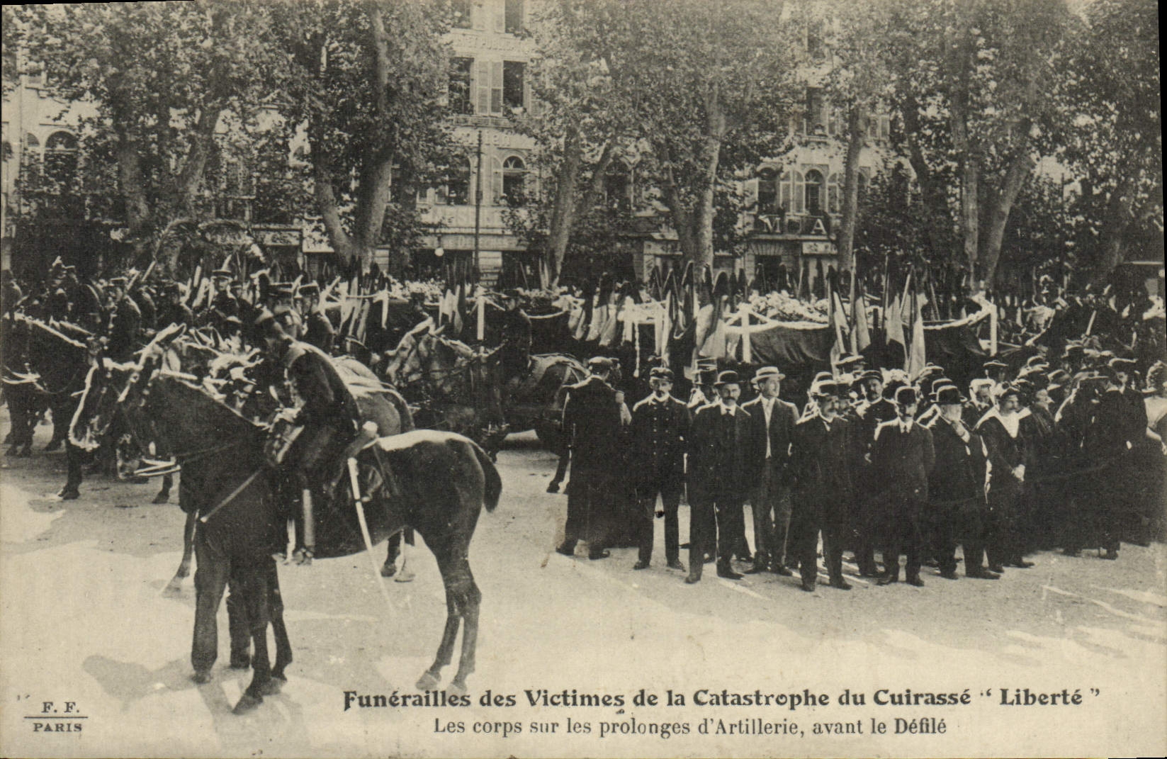 VINTAGE POSTCARD Bateau War Funeral of the victims of the Catastrophe of Freedom the bodies on gun carriage