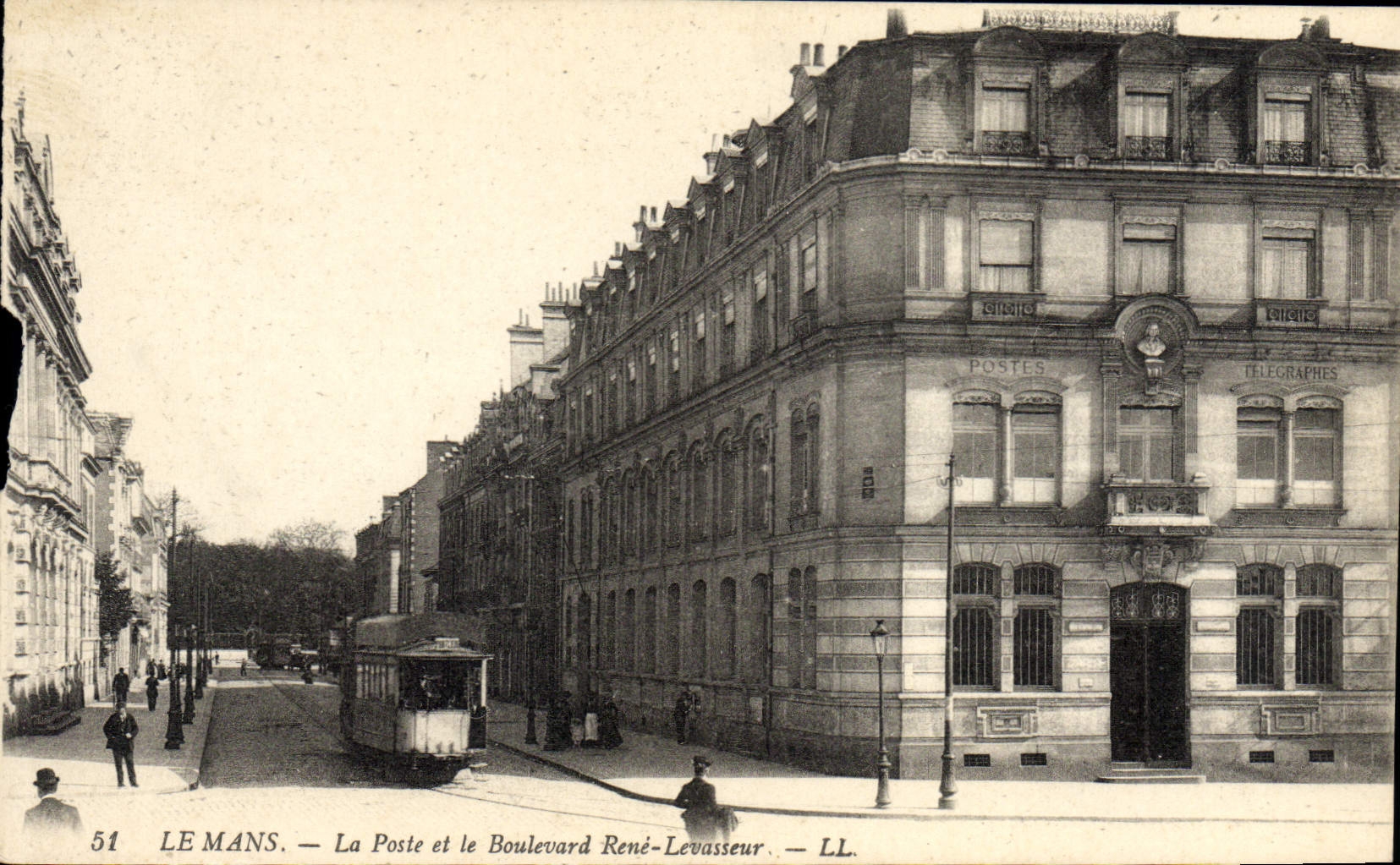 CPA Tramway Train La Mans La poste et le boulevard Rene Levasseur