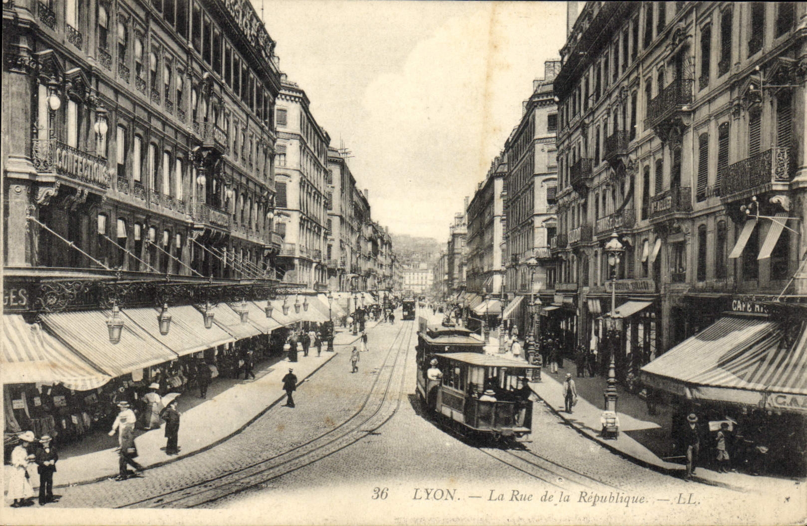 CPA Tramway Train Lyon La rue de la Republique 