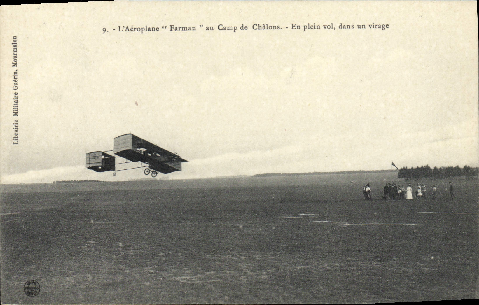 Aeroplano de Farman del plano de la aviación de la POSTAL de la VENDIMIA con el campo de Red-redes en vuelo completo en una vuelta