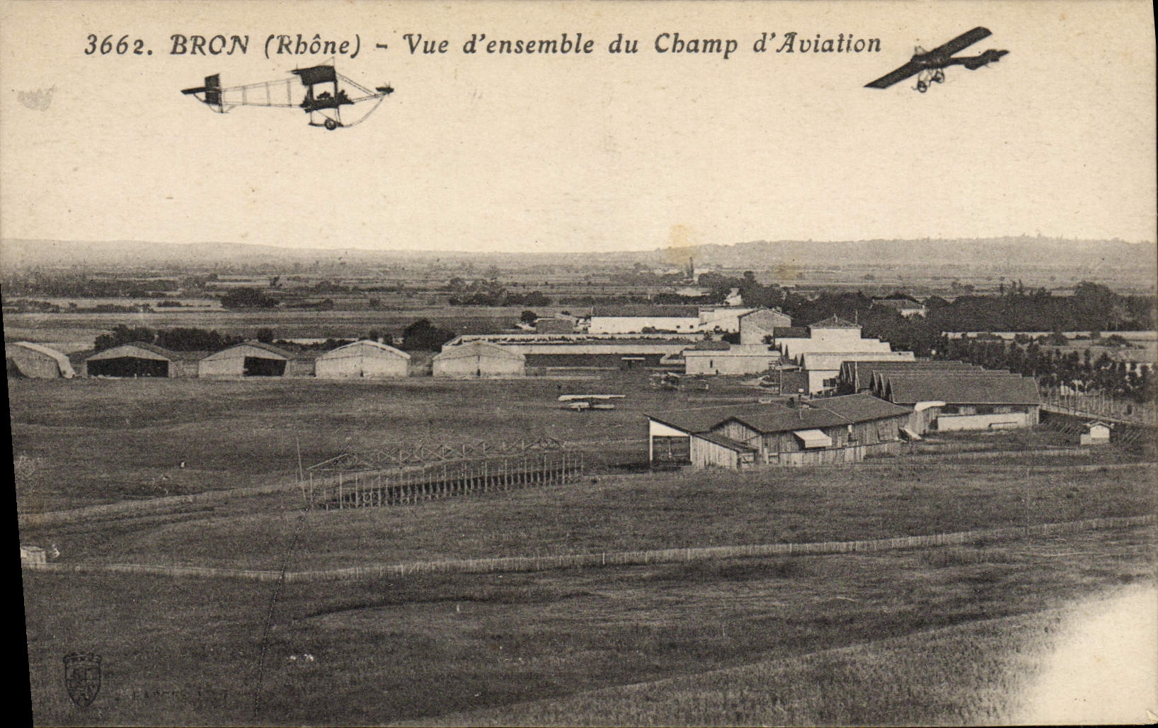 Cuadro total plano de Bron de la aviación de la POSTAL de la VENDIMIA del campo de aviación