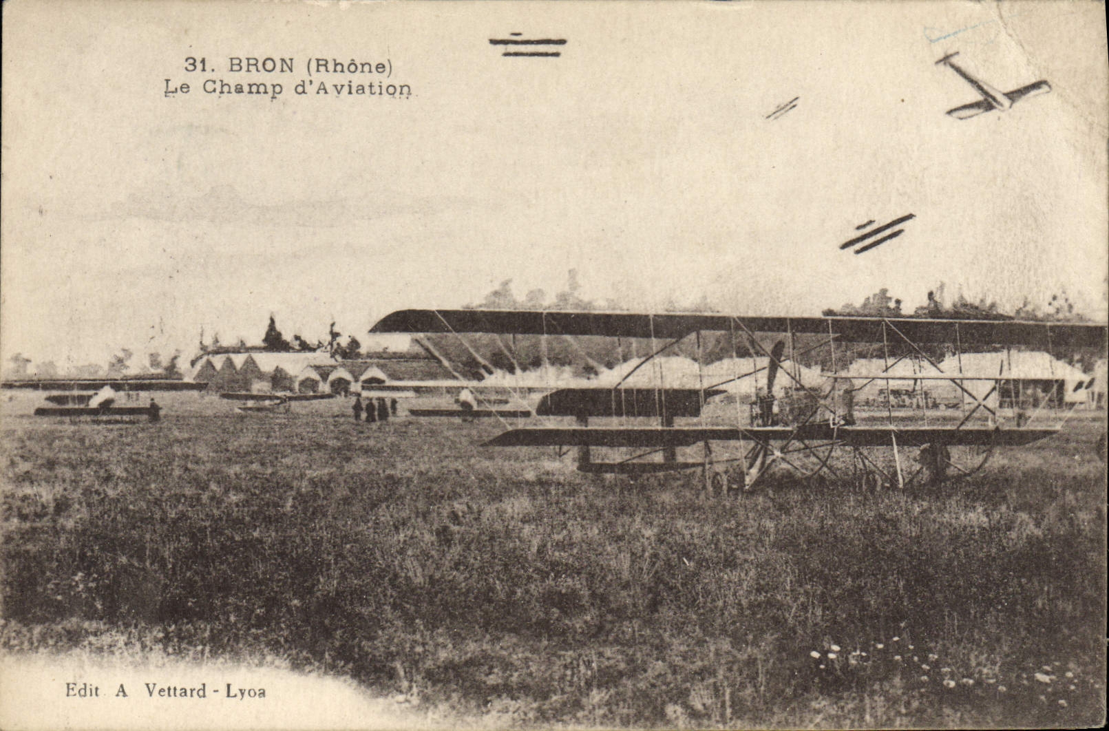 VINTAGE POSTCARD Aviation Bron Plane the airfield