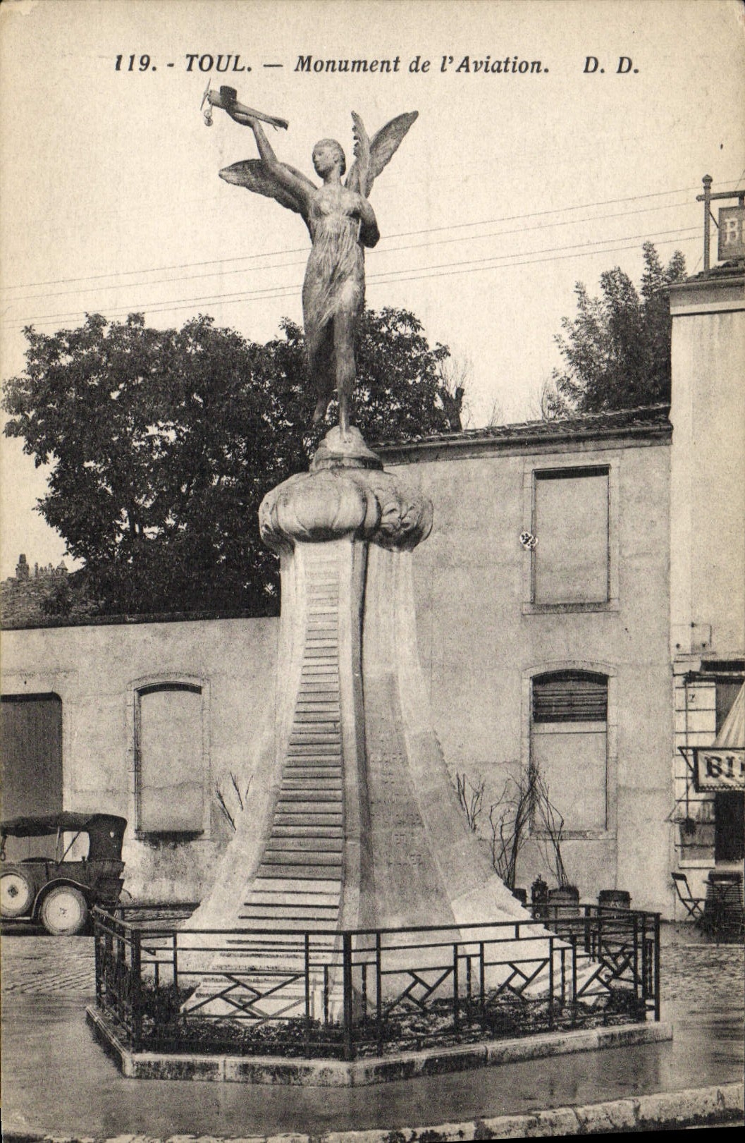 VINTAGE POSTCARD Aviation Plane Toul monument of aviation